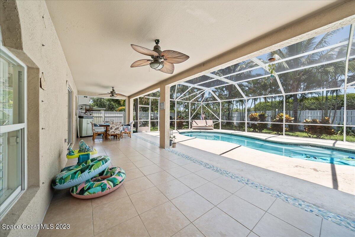 6041 Ridge Lake Circle