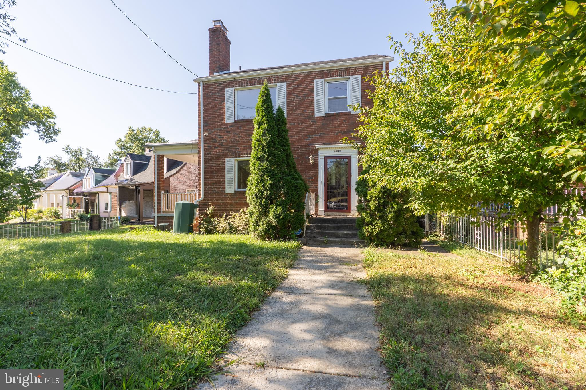 2428 SOUTH DAKOTA AVENUE NE
