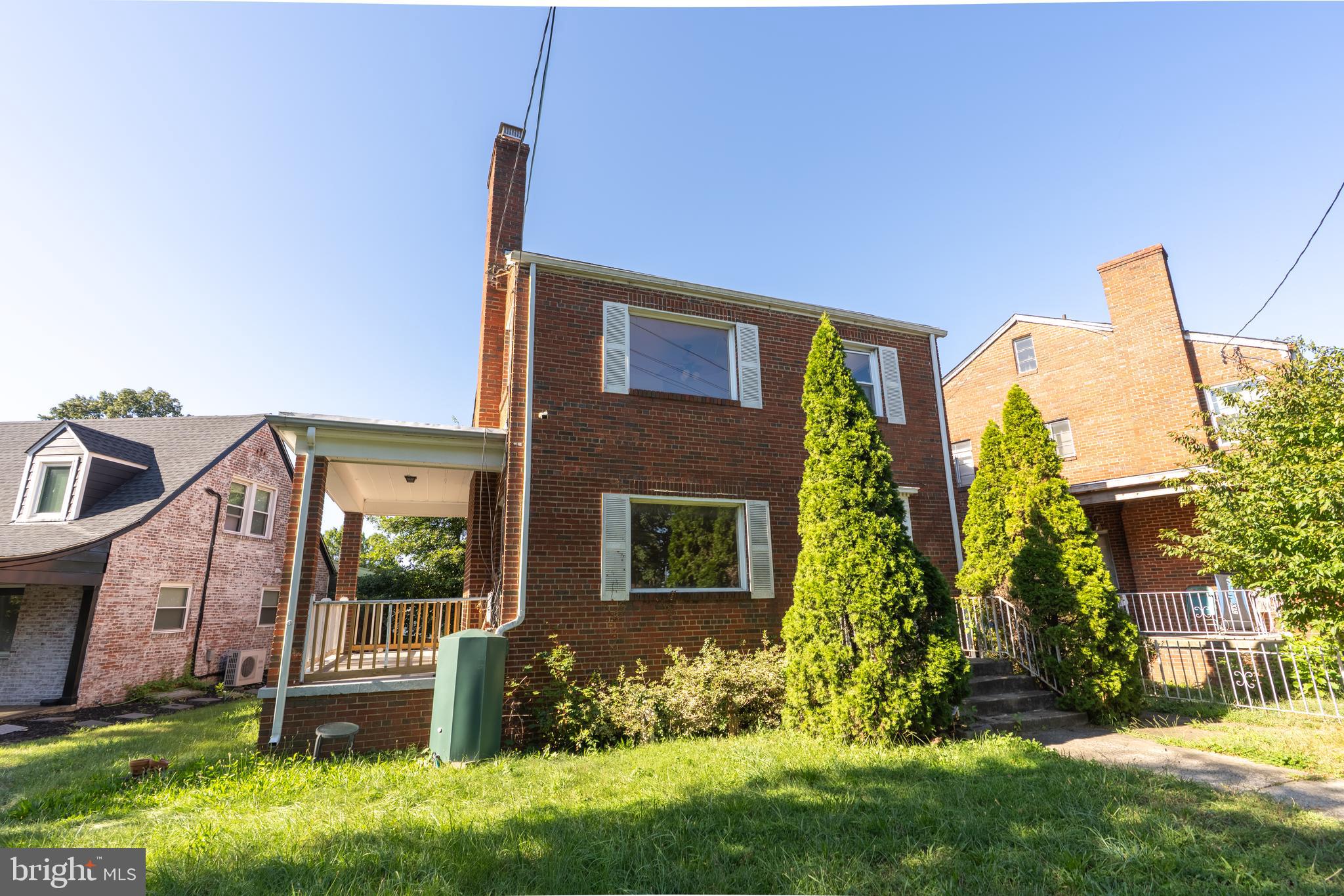 2428 SOUTH DAKOTA AVENUE NE