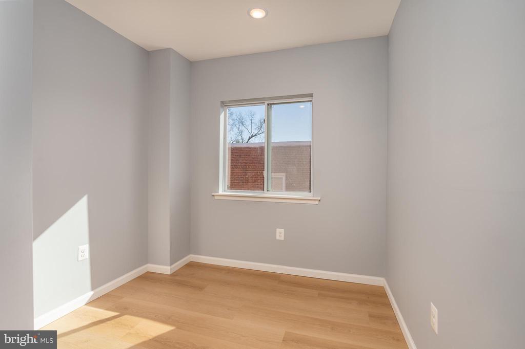 4936 NASH STREET NE 9