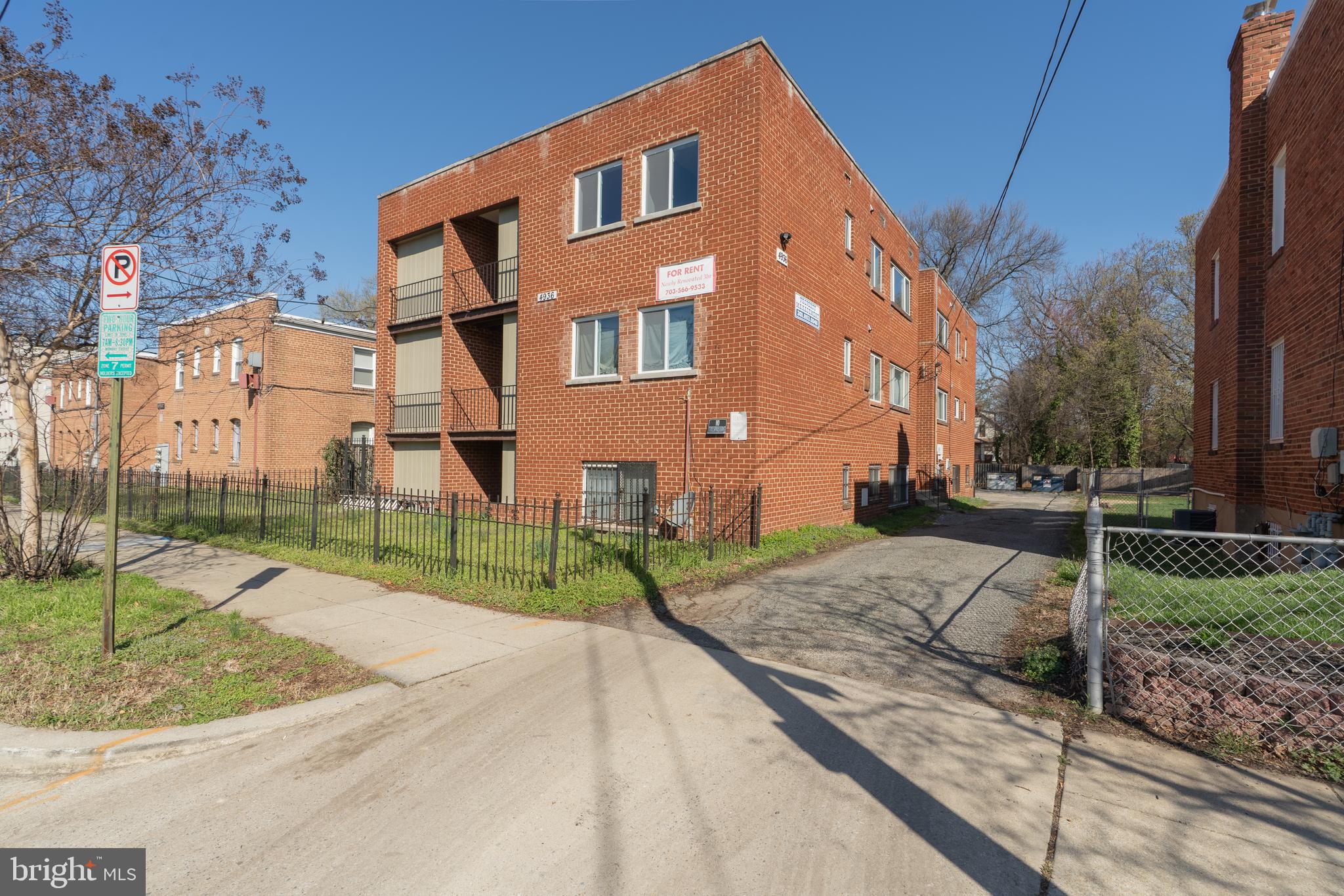 4936 NASH STREET NE 9