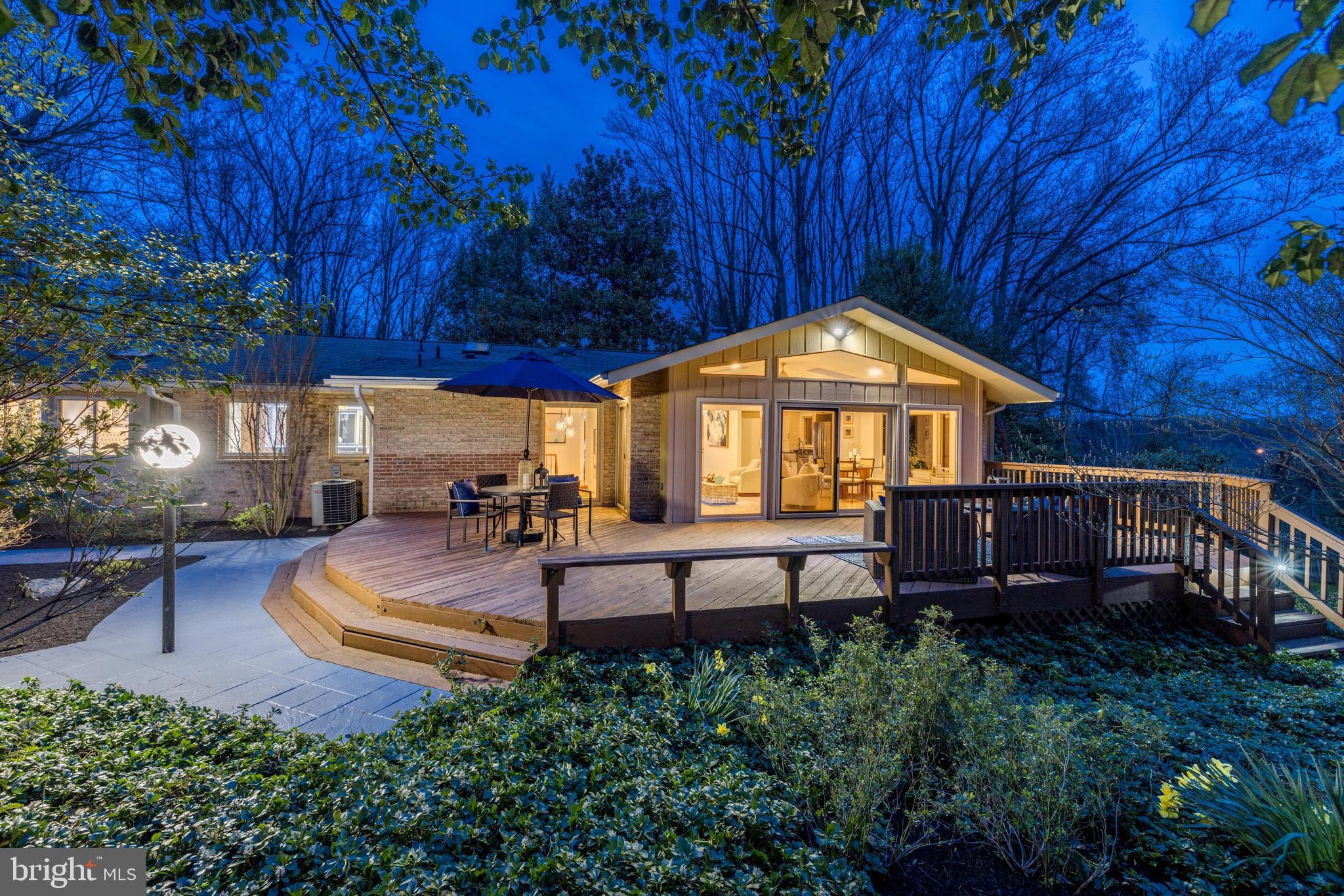 8042 Park Overlook Dr