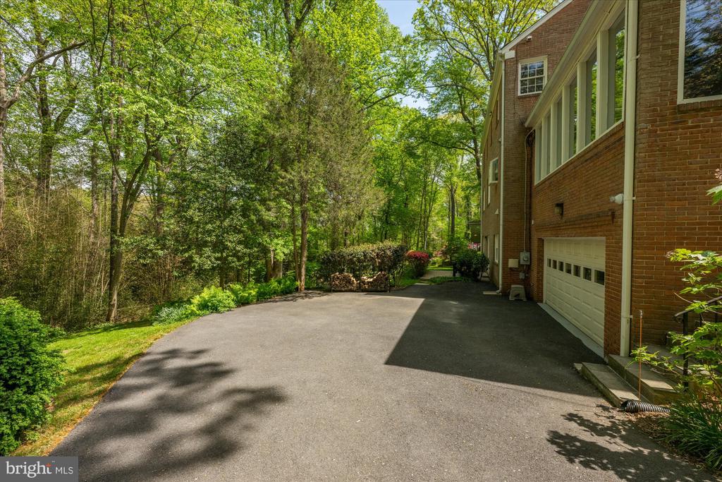 8625 Fenway Rd