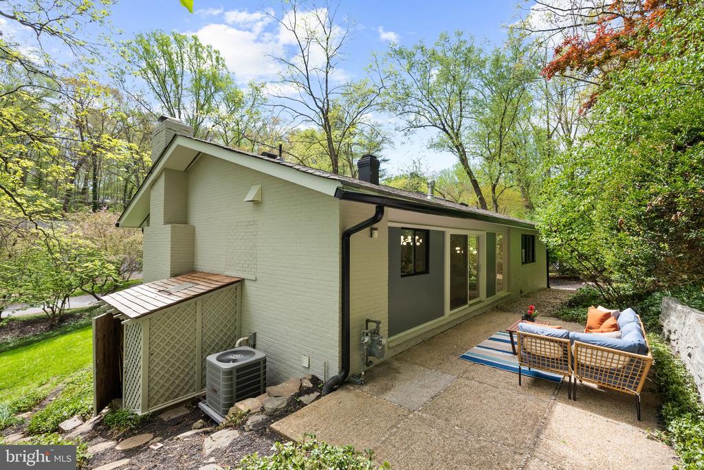 8201 HAMILTON SPRING COURT