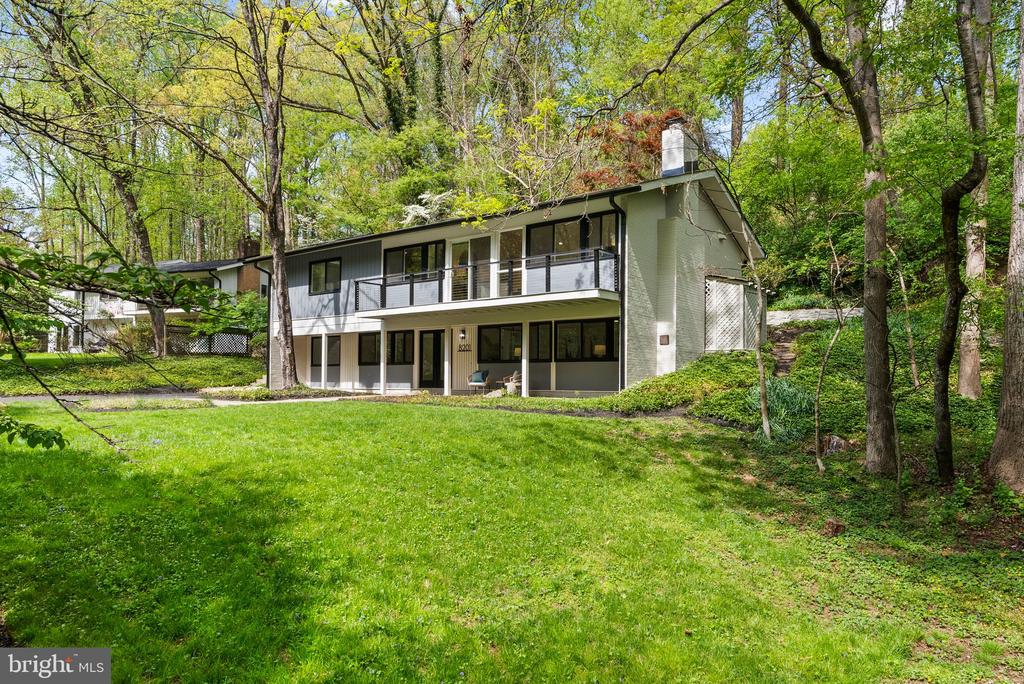 8201 HAMILTON SPRING COURT