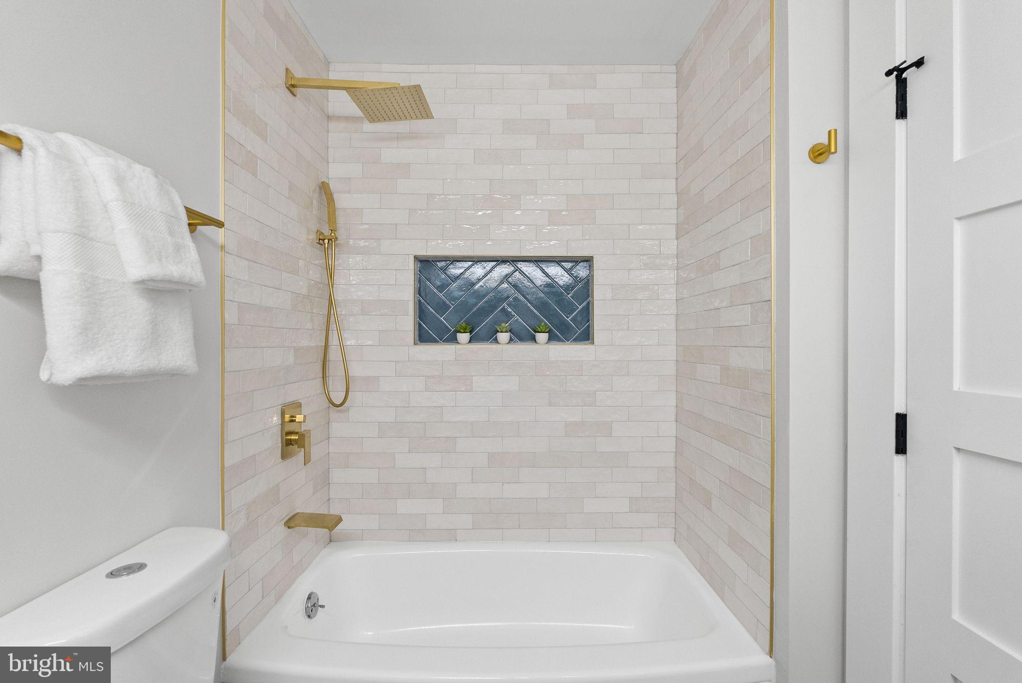 8201 HAMILTON SPRING COURT