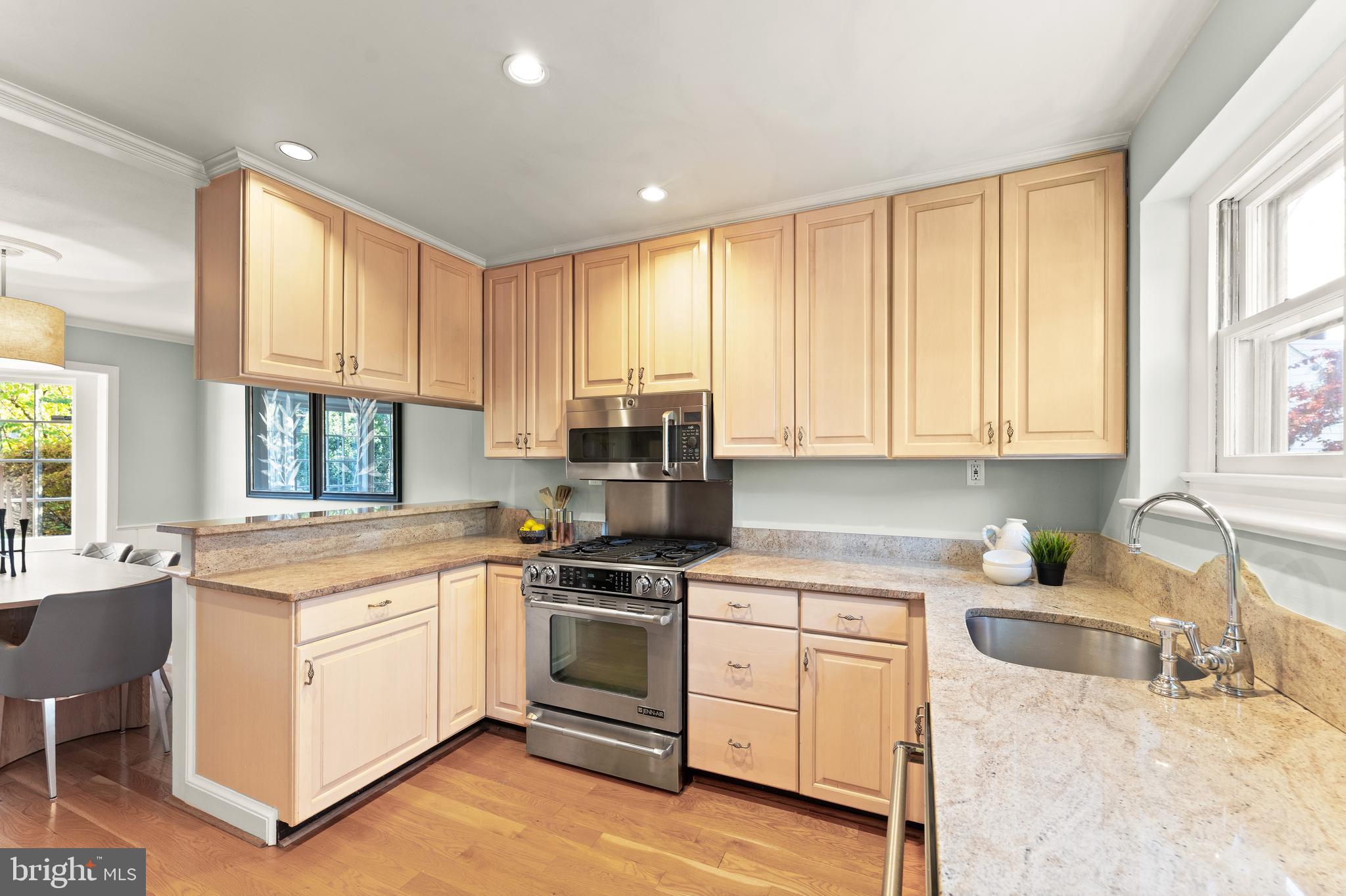 850 N KENSINGTON STREET