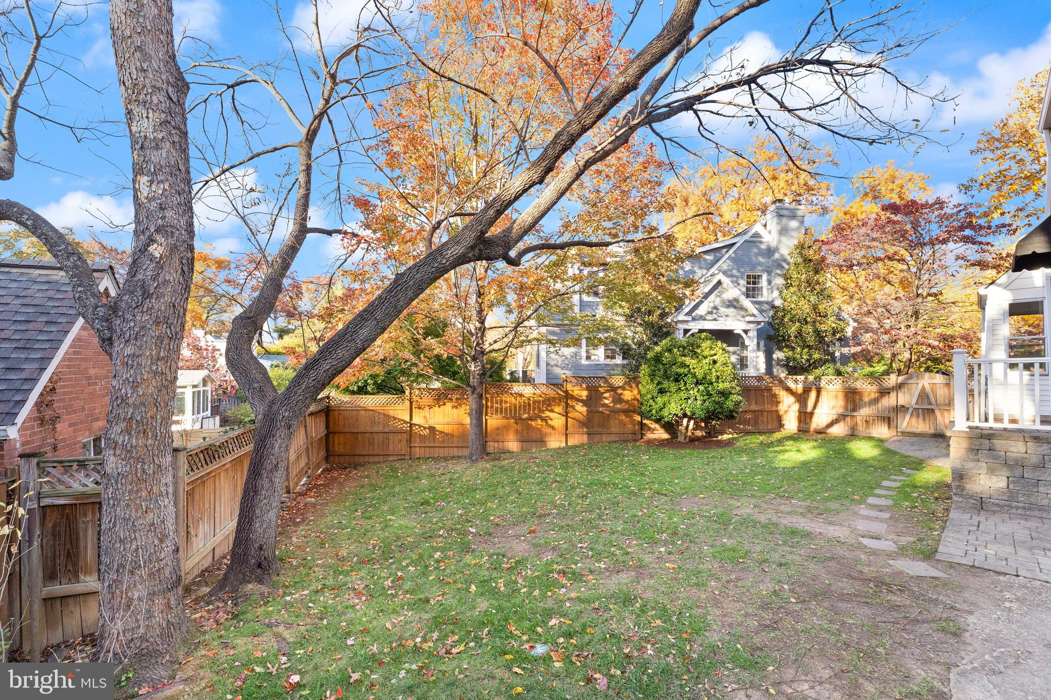 850 N KENSINGTON STREET