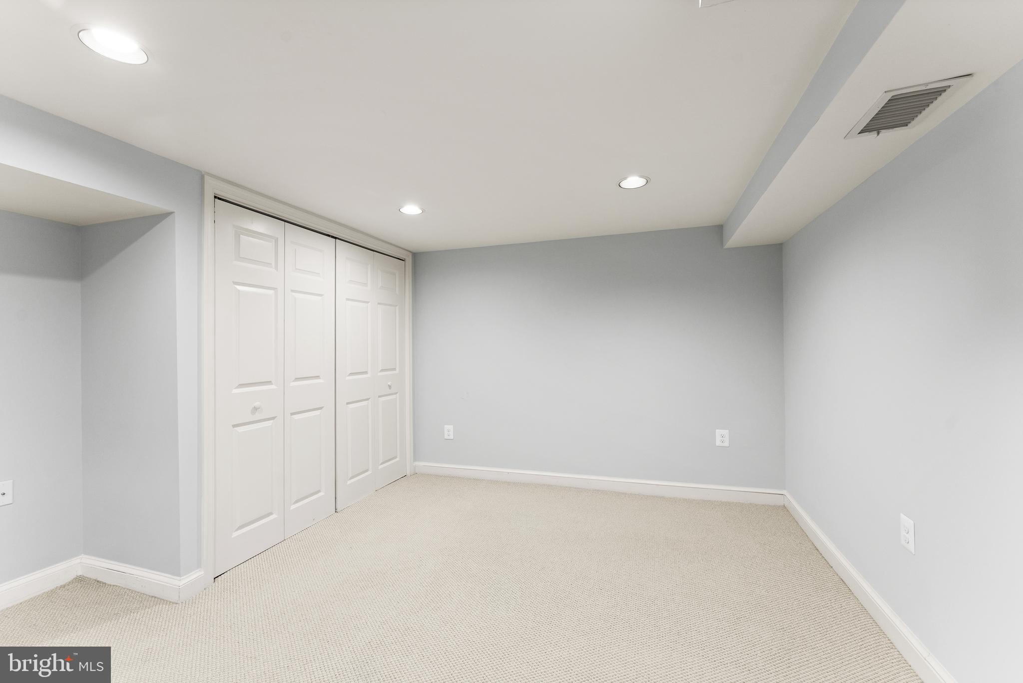 850 N KENSINGTON STREET