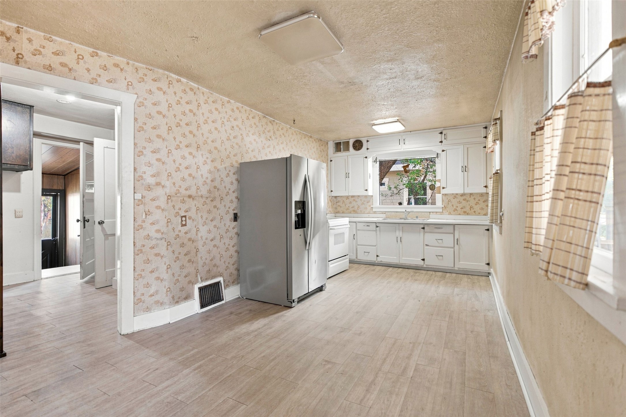 520 W Kent Avenue