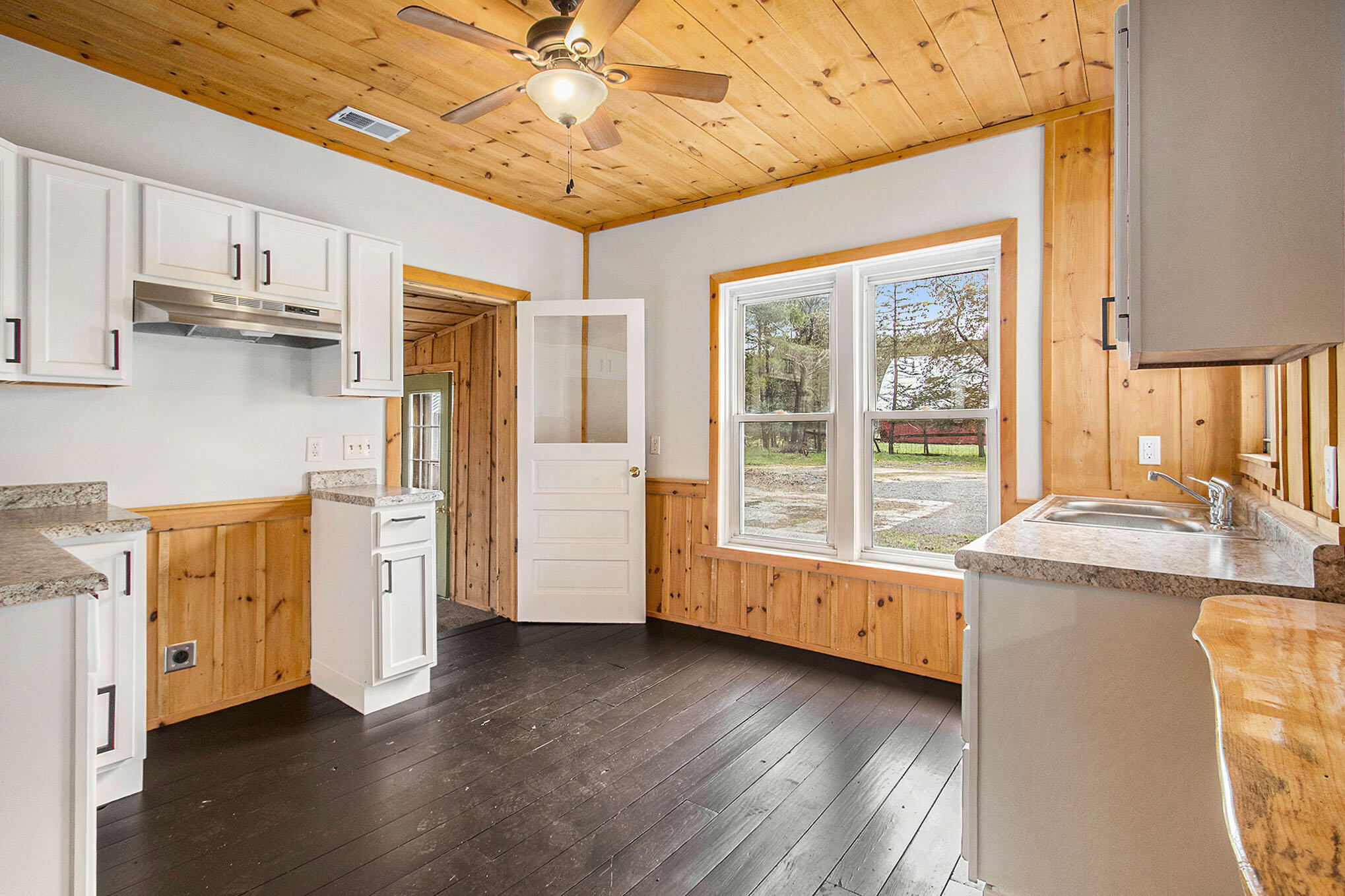 5142 Automobile Road