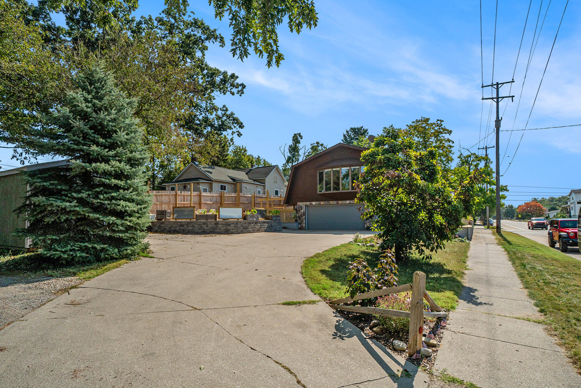 2200 McCracken Street