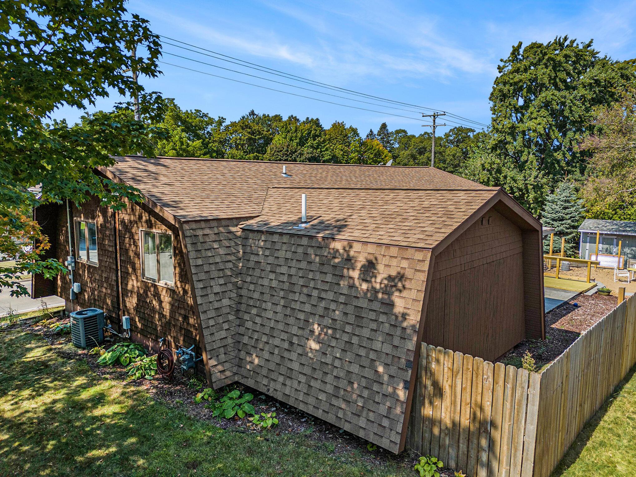 2200 McCracken Street