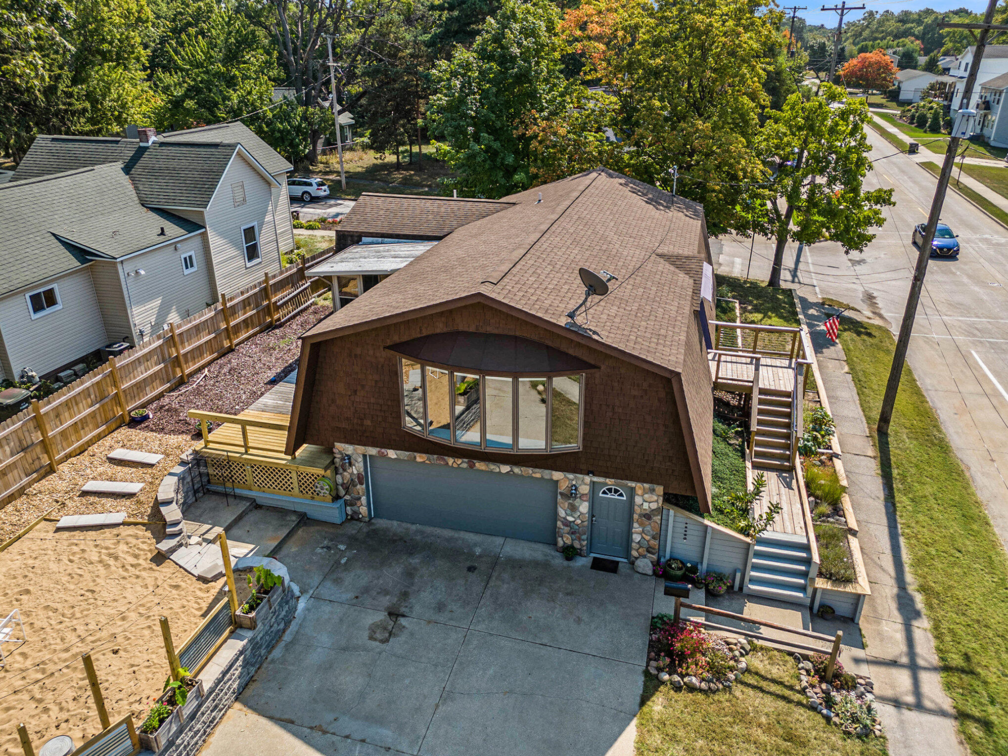 2200 McCracken Street