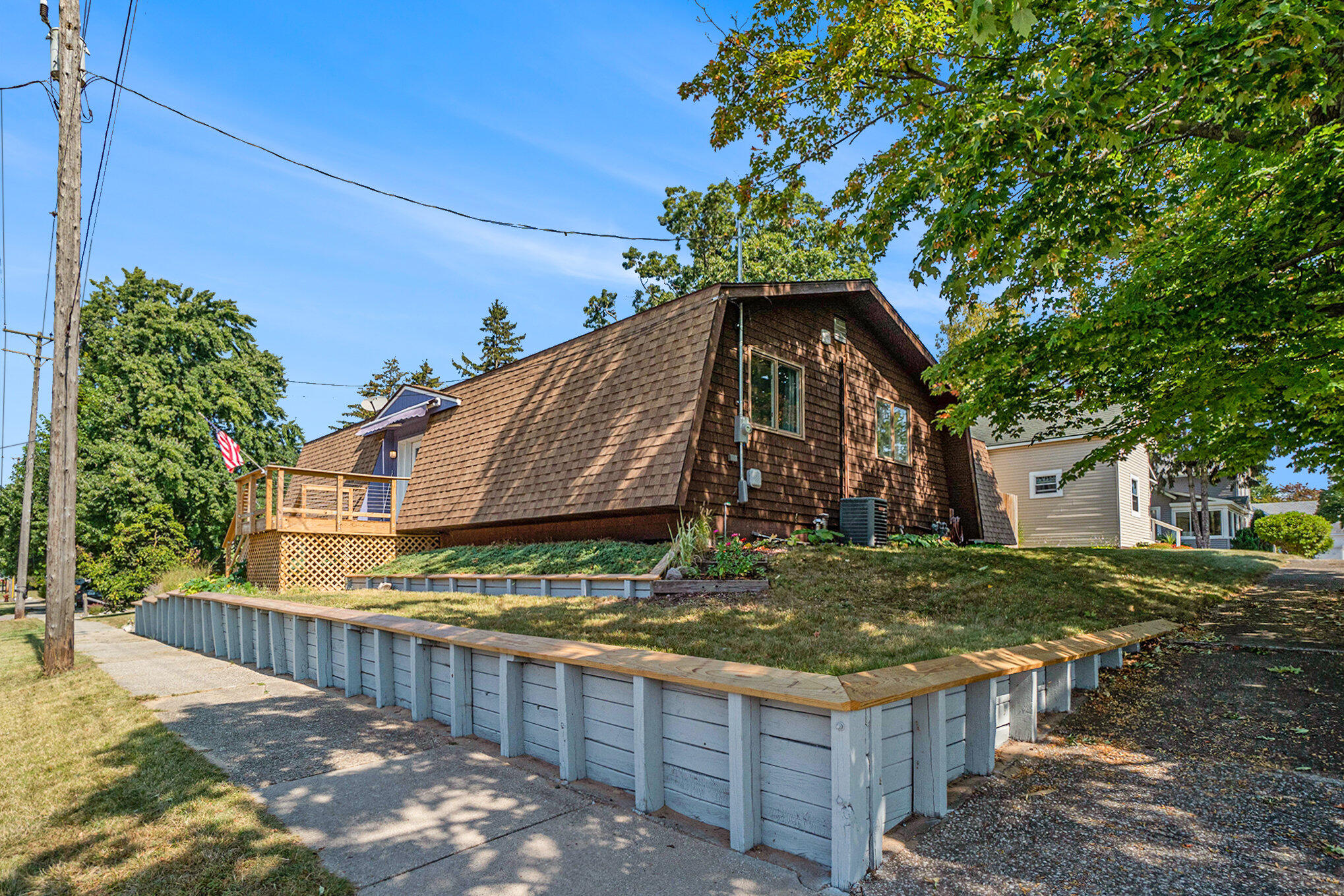 2200 McCracken Street