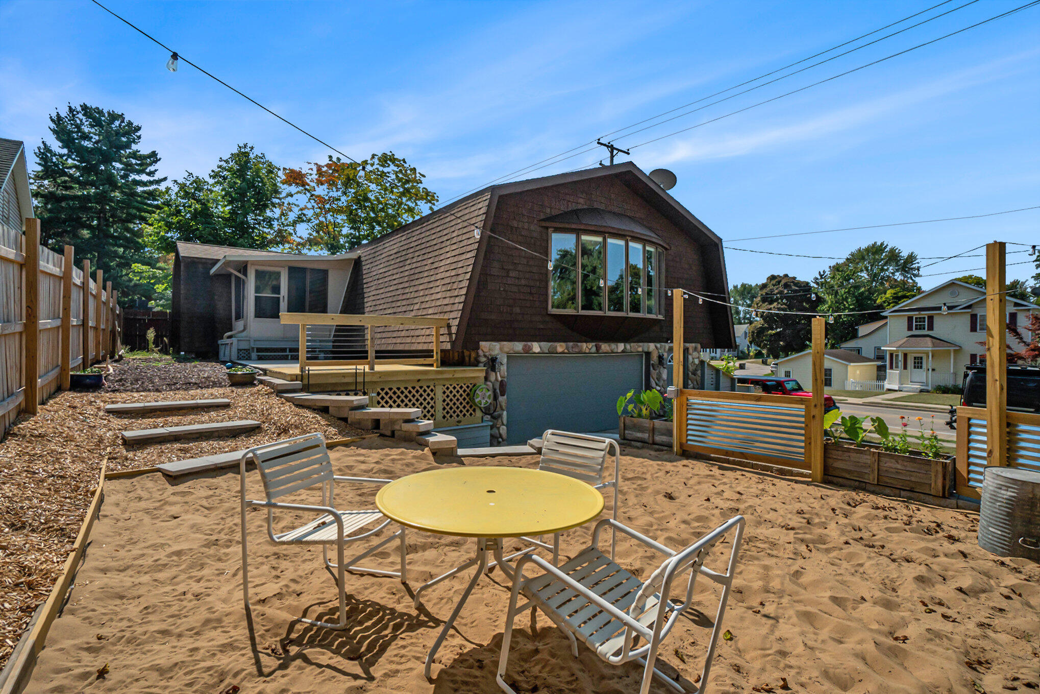 2200 McCracken Street