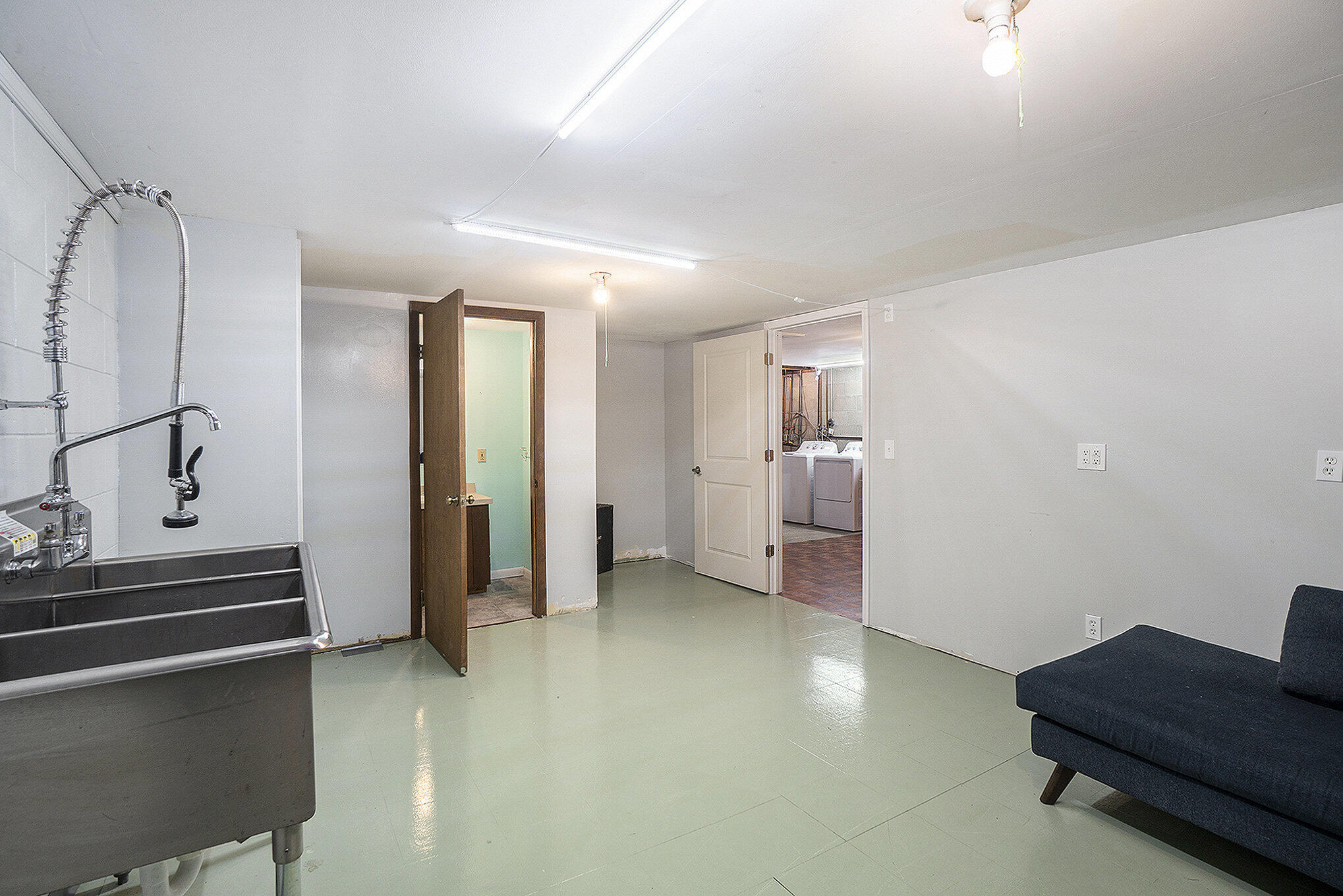 2200 McCracken Street