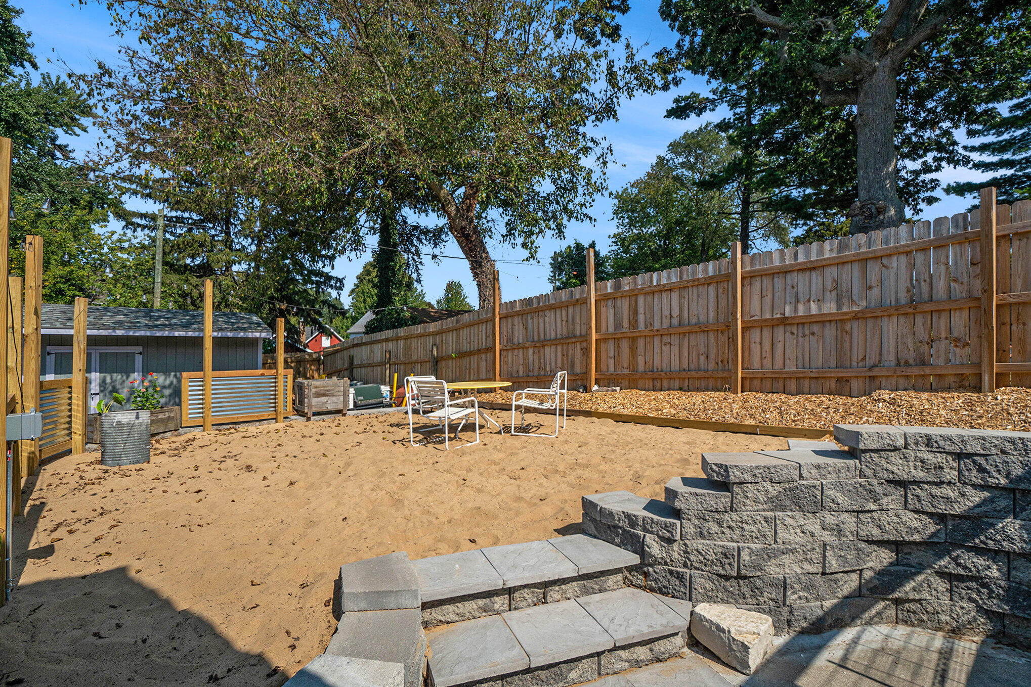 2200 McCracken Street