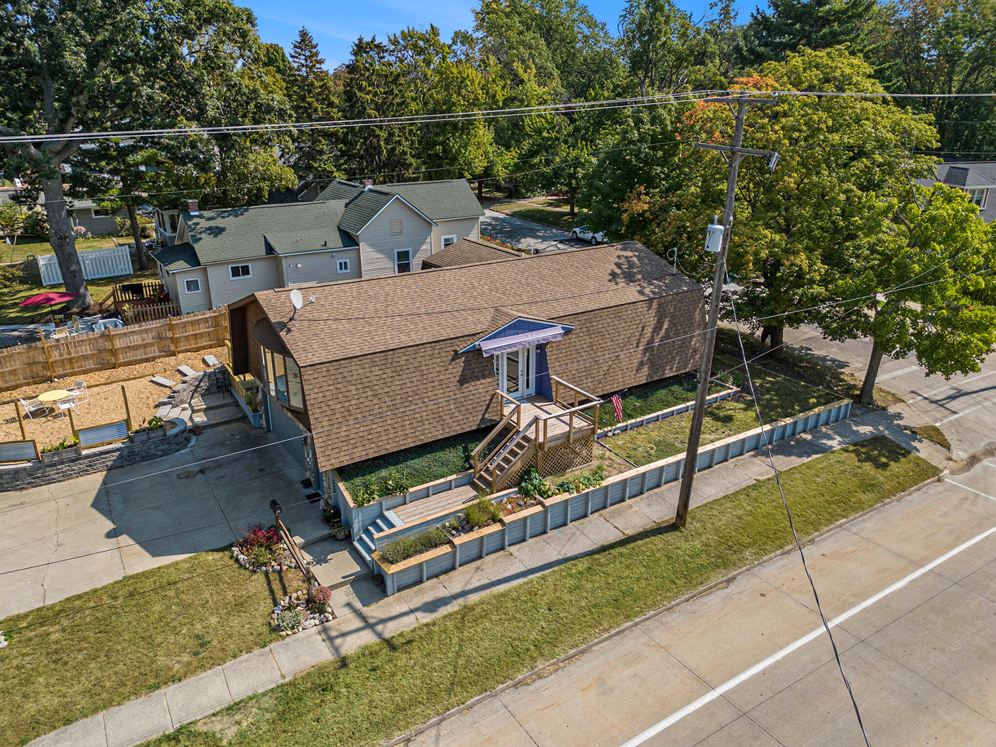 2200 McCracken Street