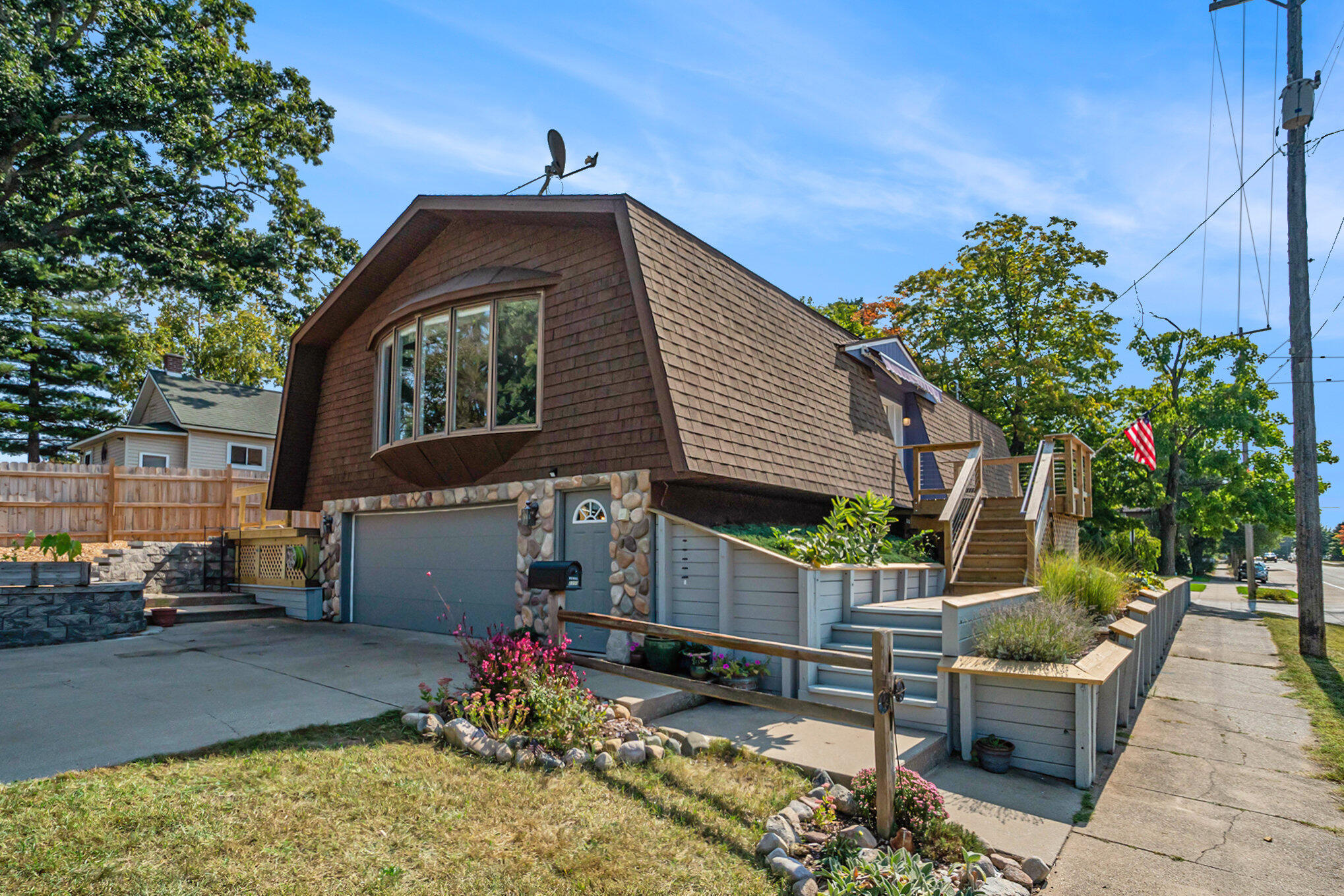 2200 McCracken Street