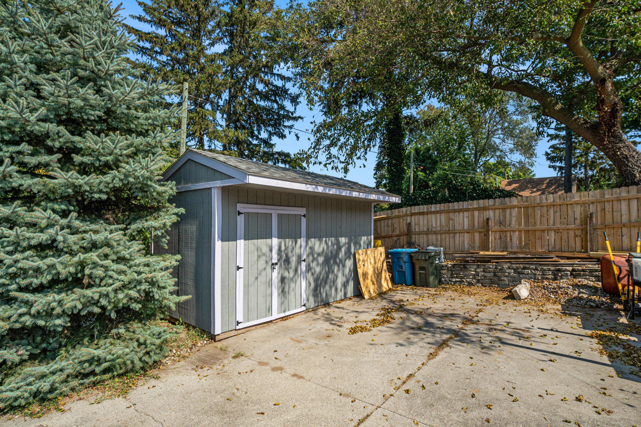 2200 McCracken Street