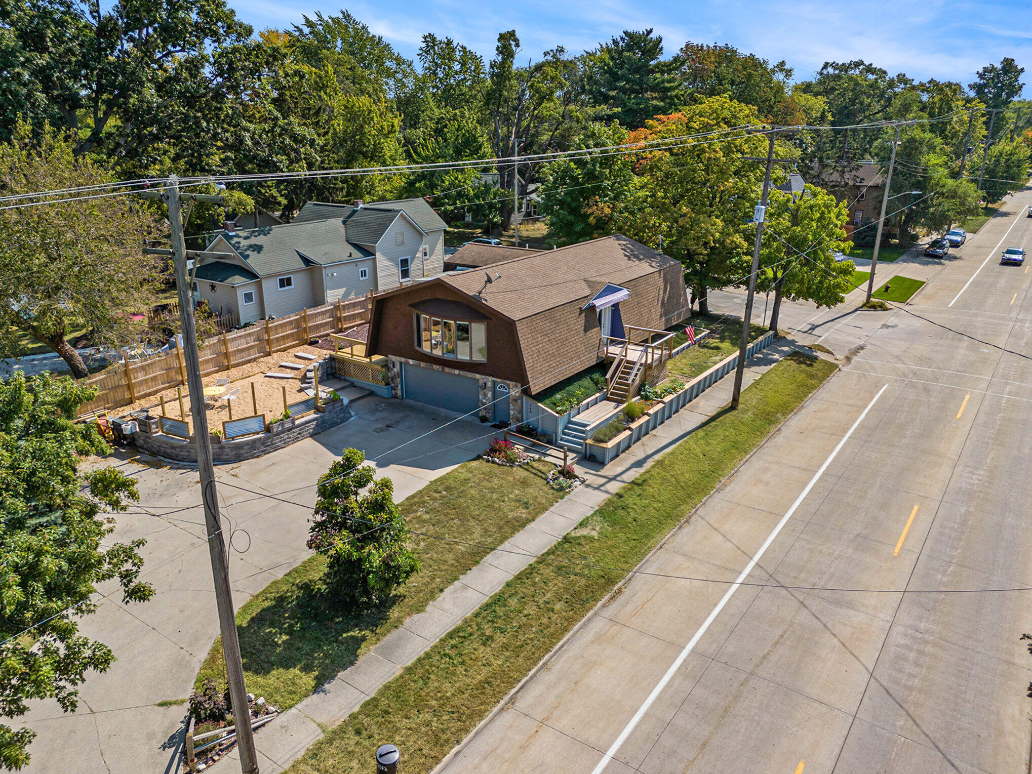 2200 McCracken Street