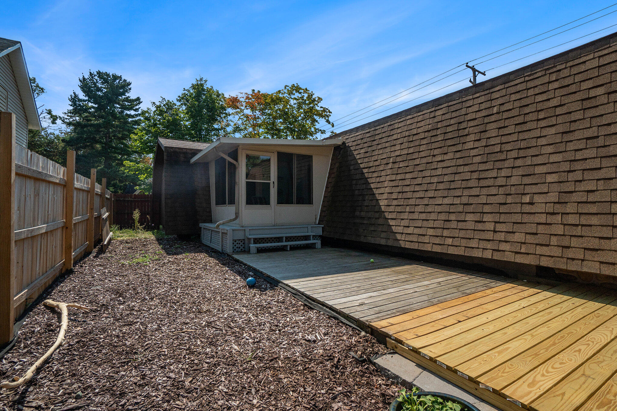 2200 McCracken Street