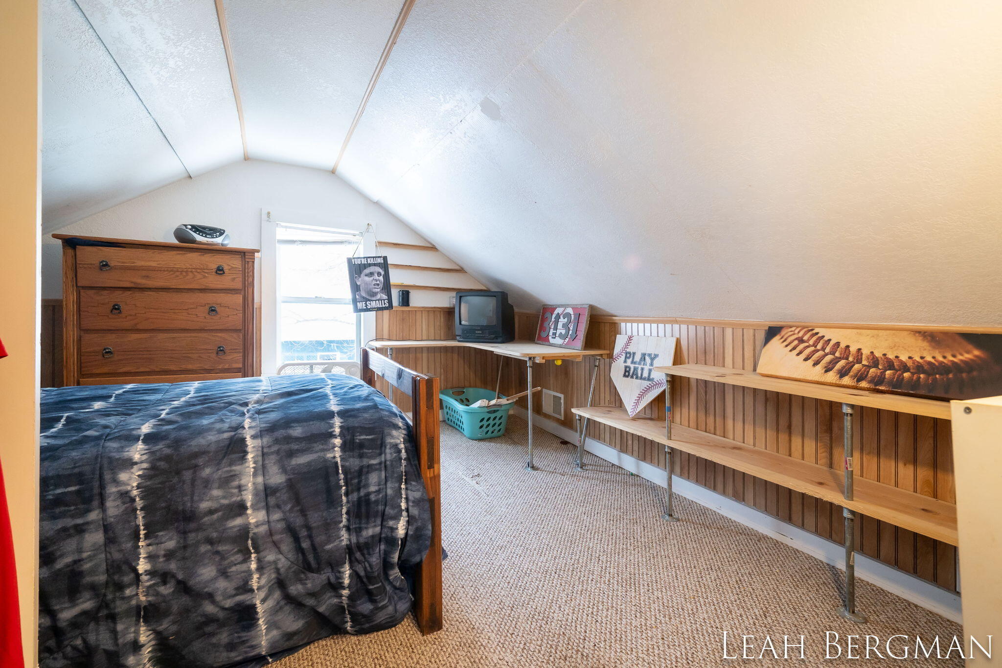 1876 E Isabella Avenue