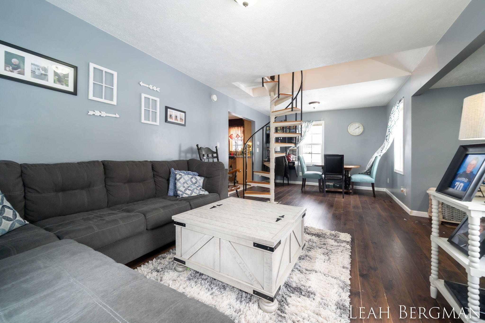 1876 E Isabella Avenue