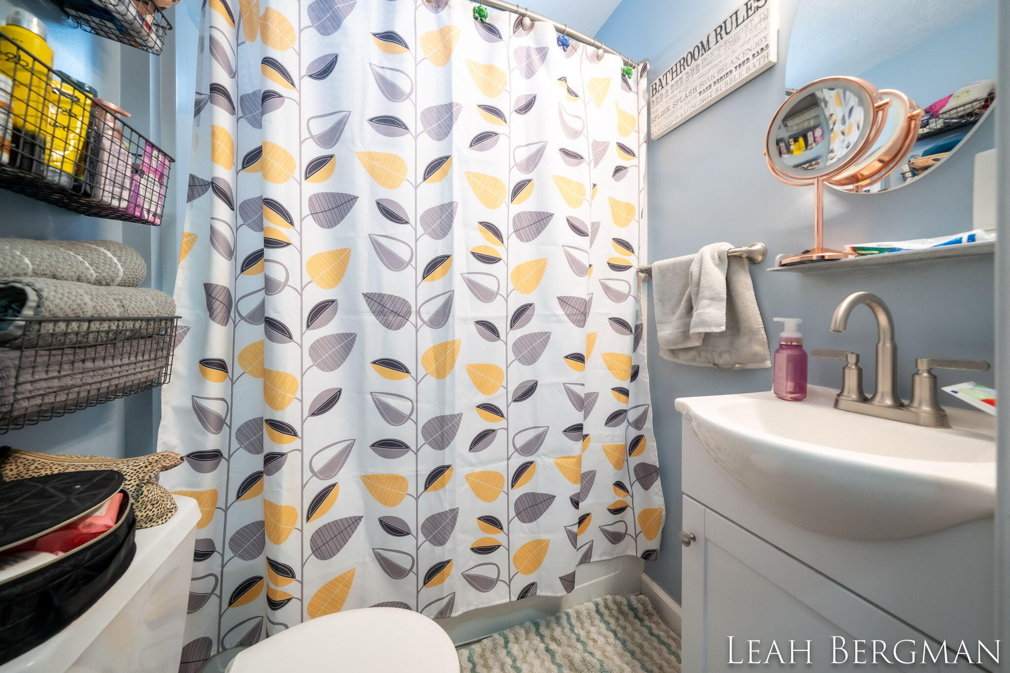 1876 E Isabella Avenue