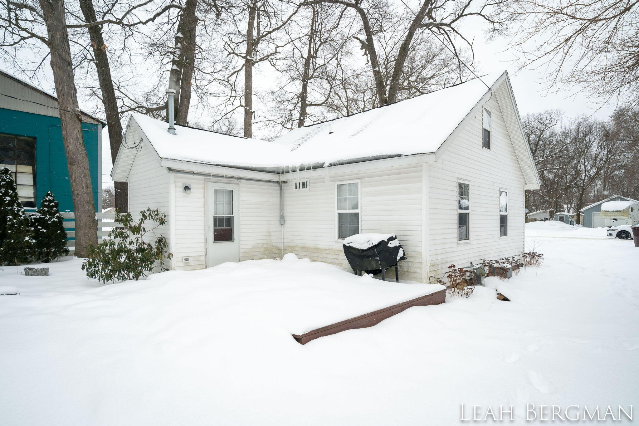 1876 E Isabella Avenue