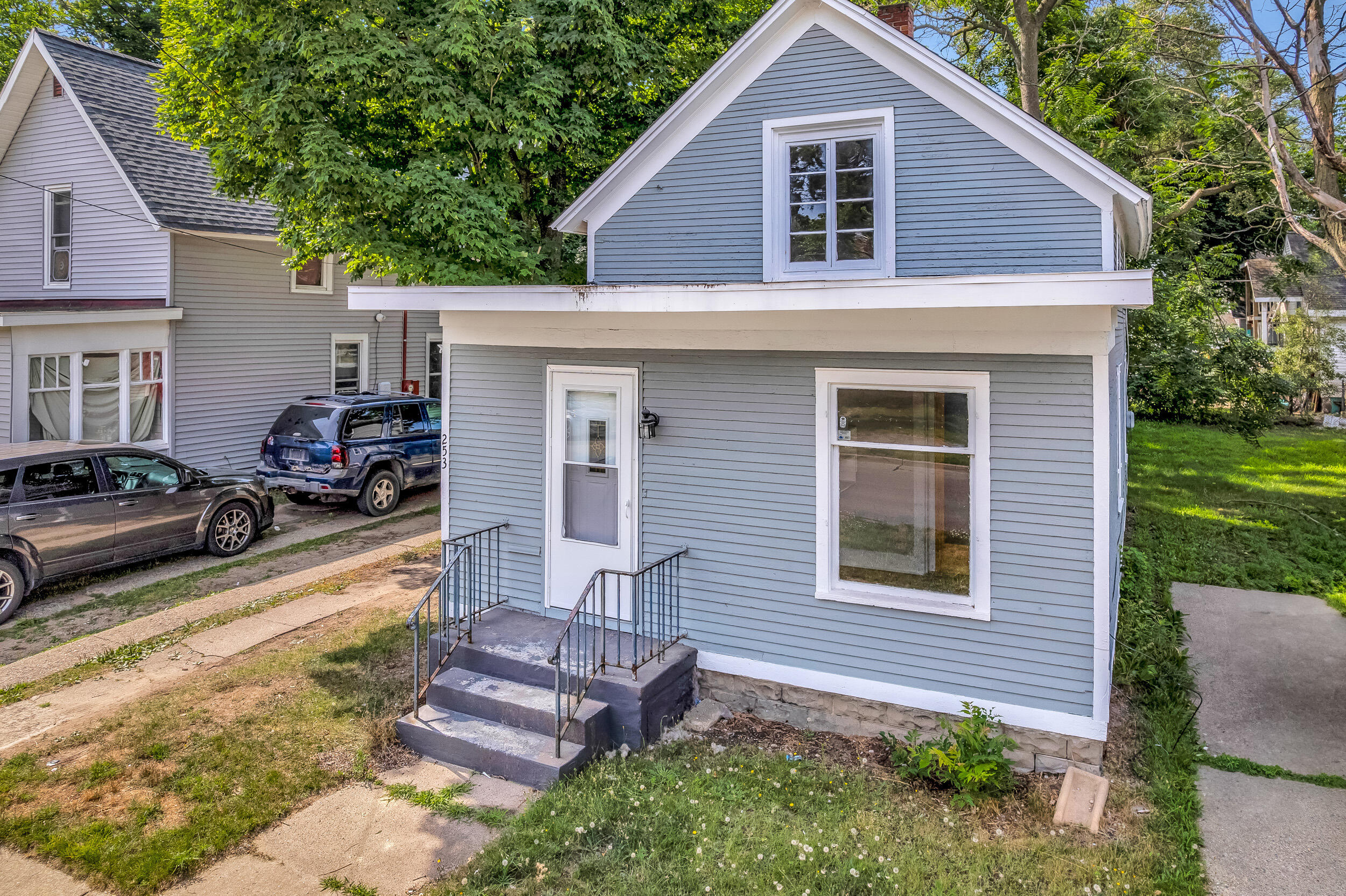 253 W Southern Avenue