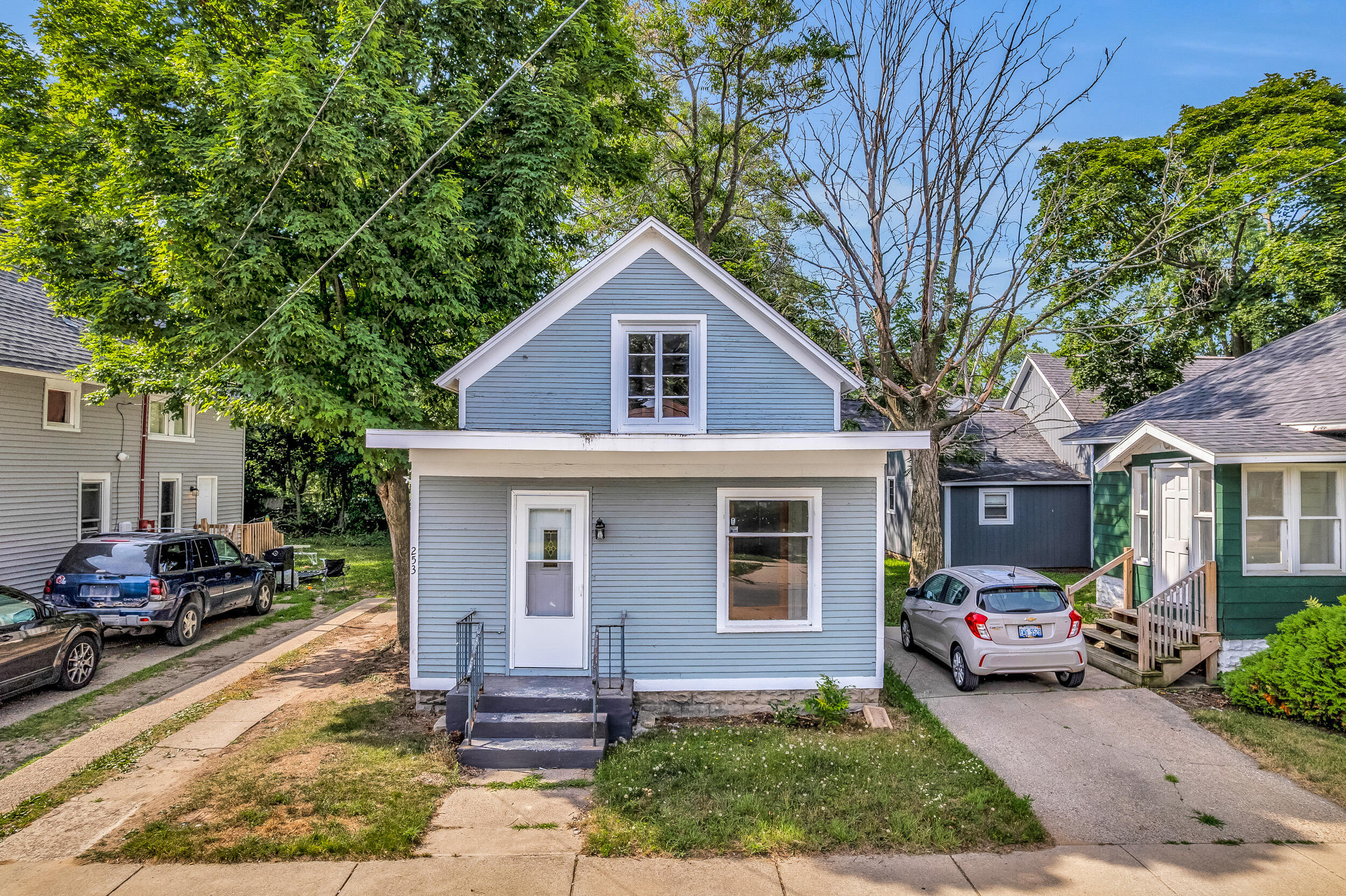 253 W Southern Avenue