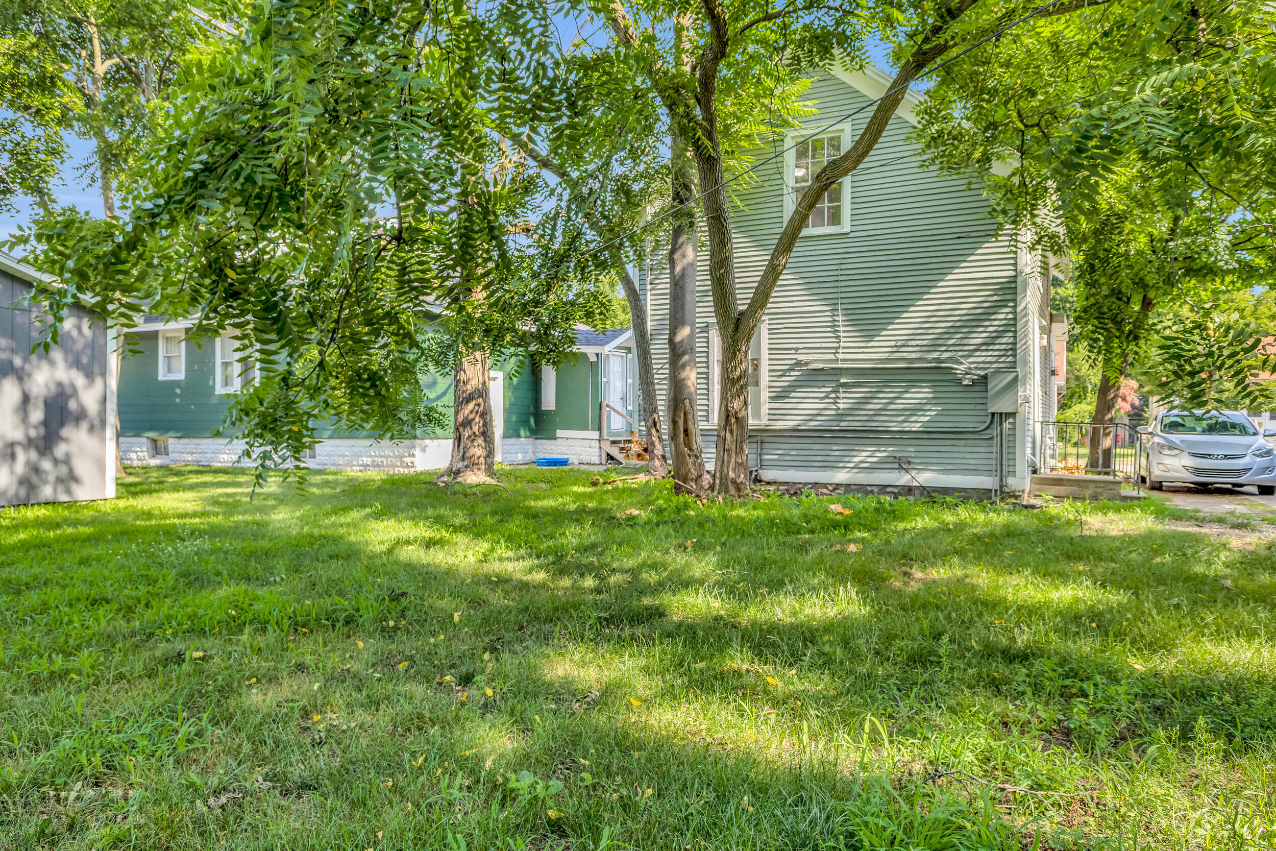 253 W Southern Avenue