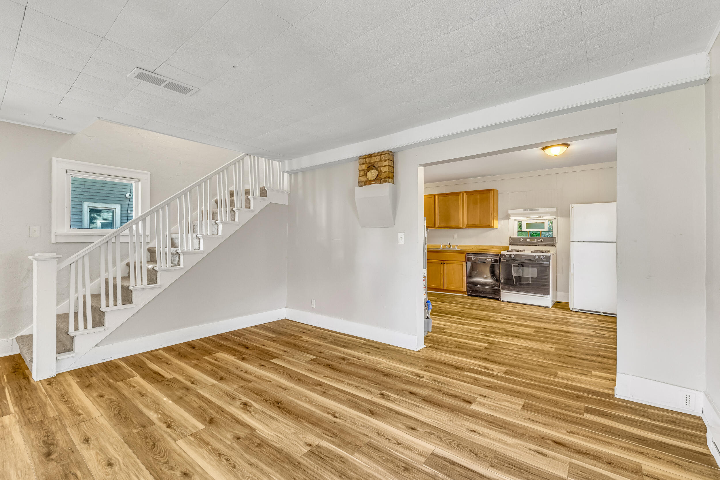 253 W Southern Avenue