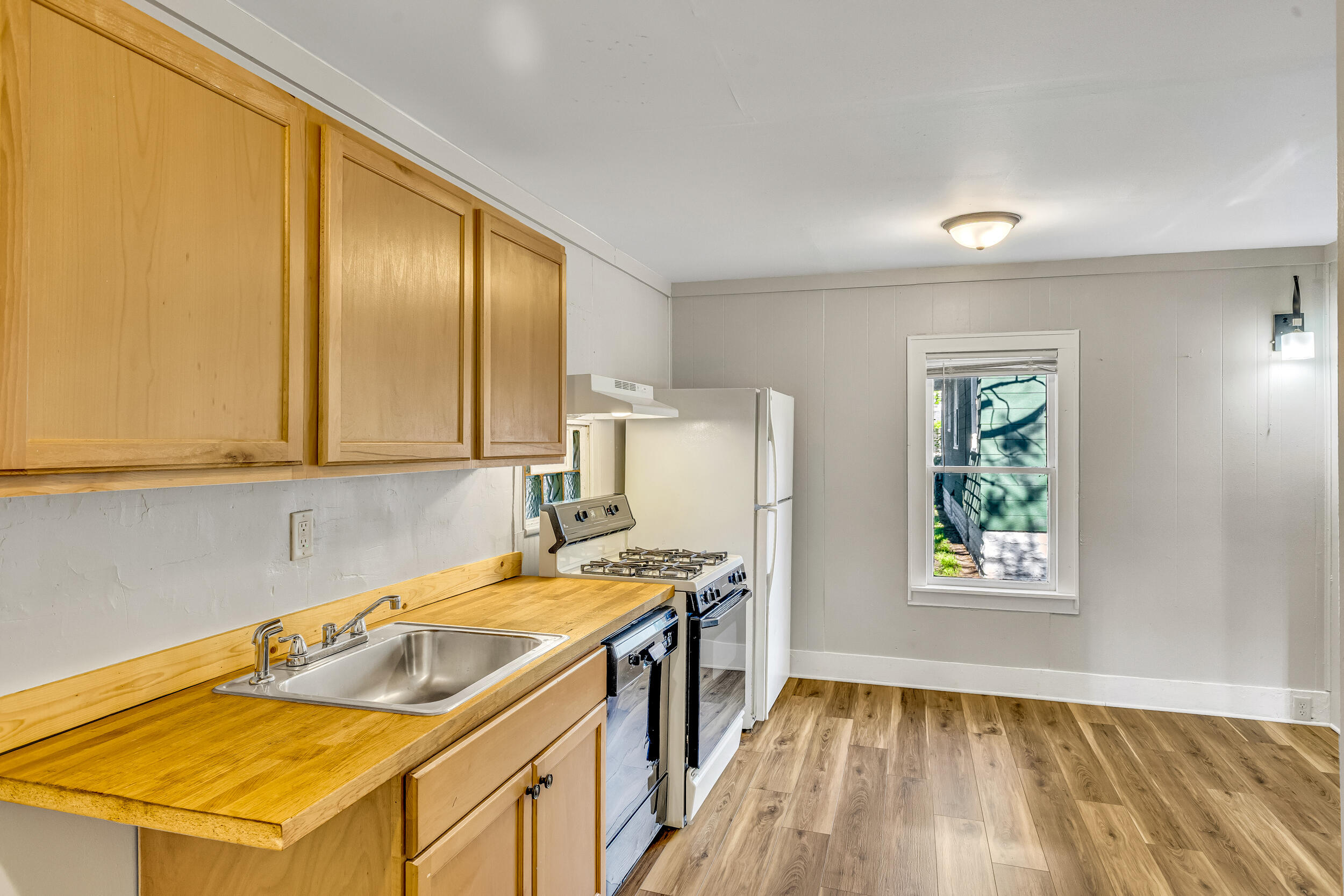 253 W Southern Avenue