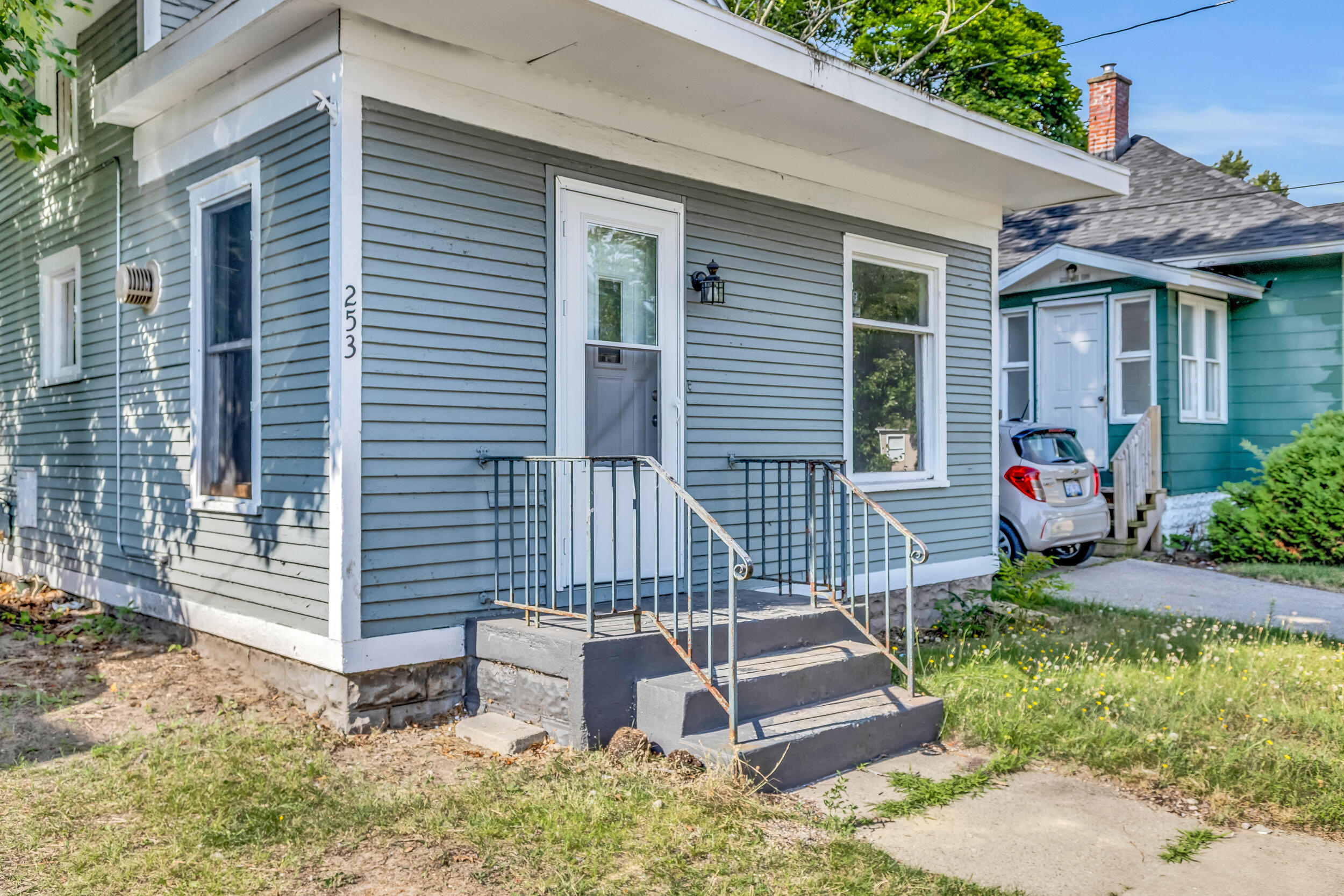 253 W Southern Avenue