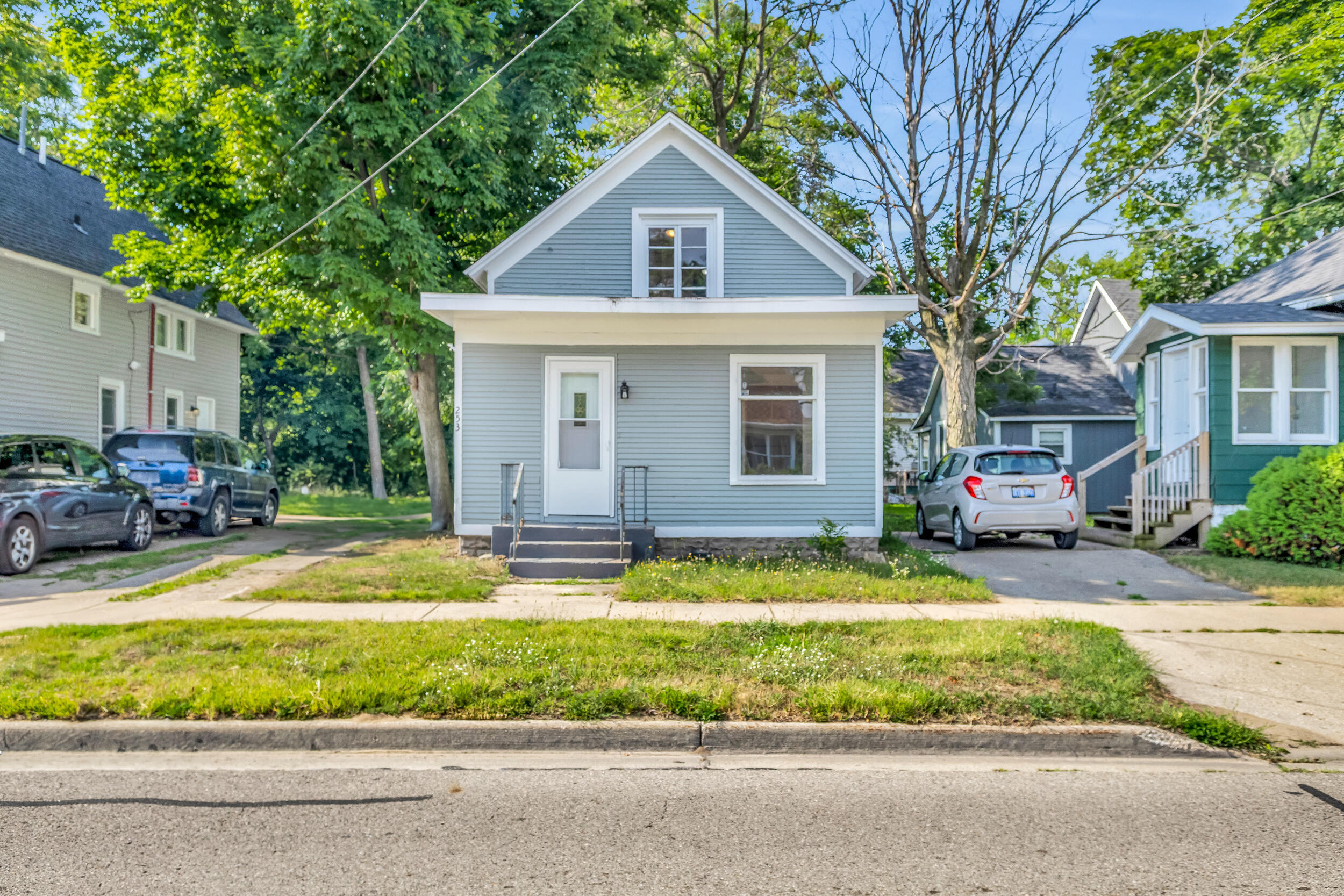 253 W Southern Avenue