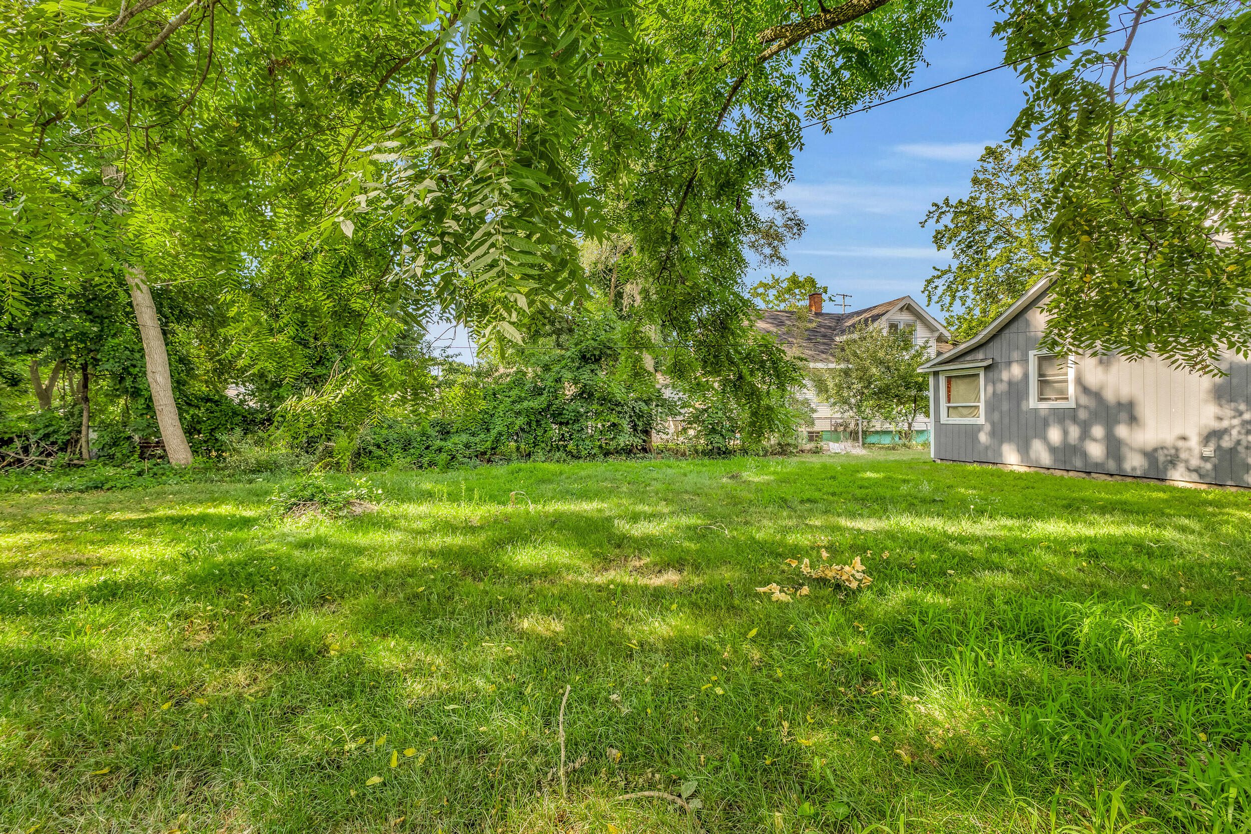 253 W Southern Avenue