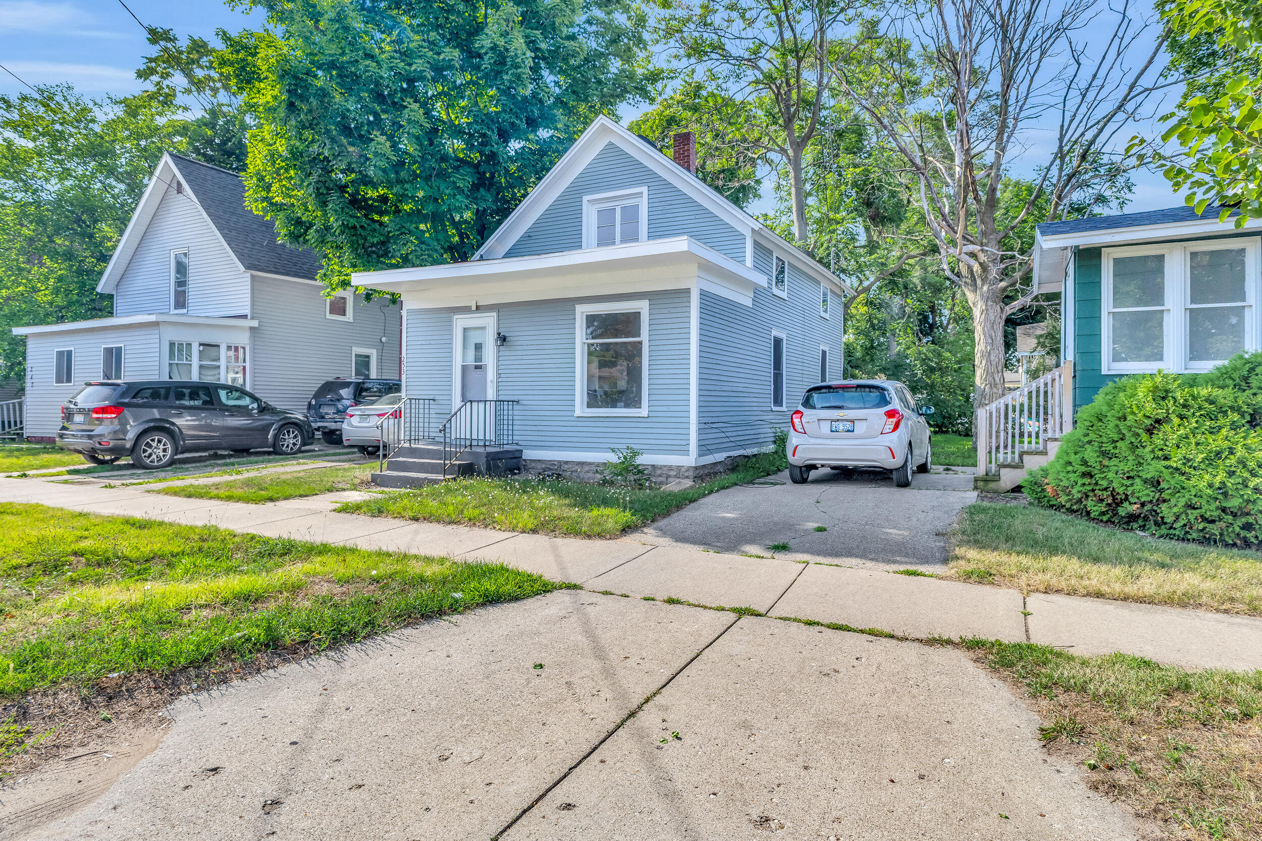 253 W Southern Avenue