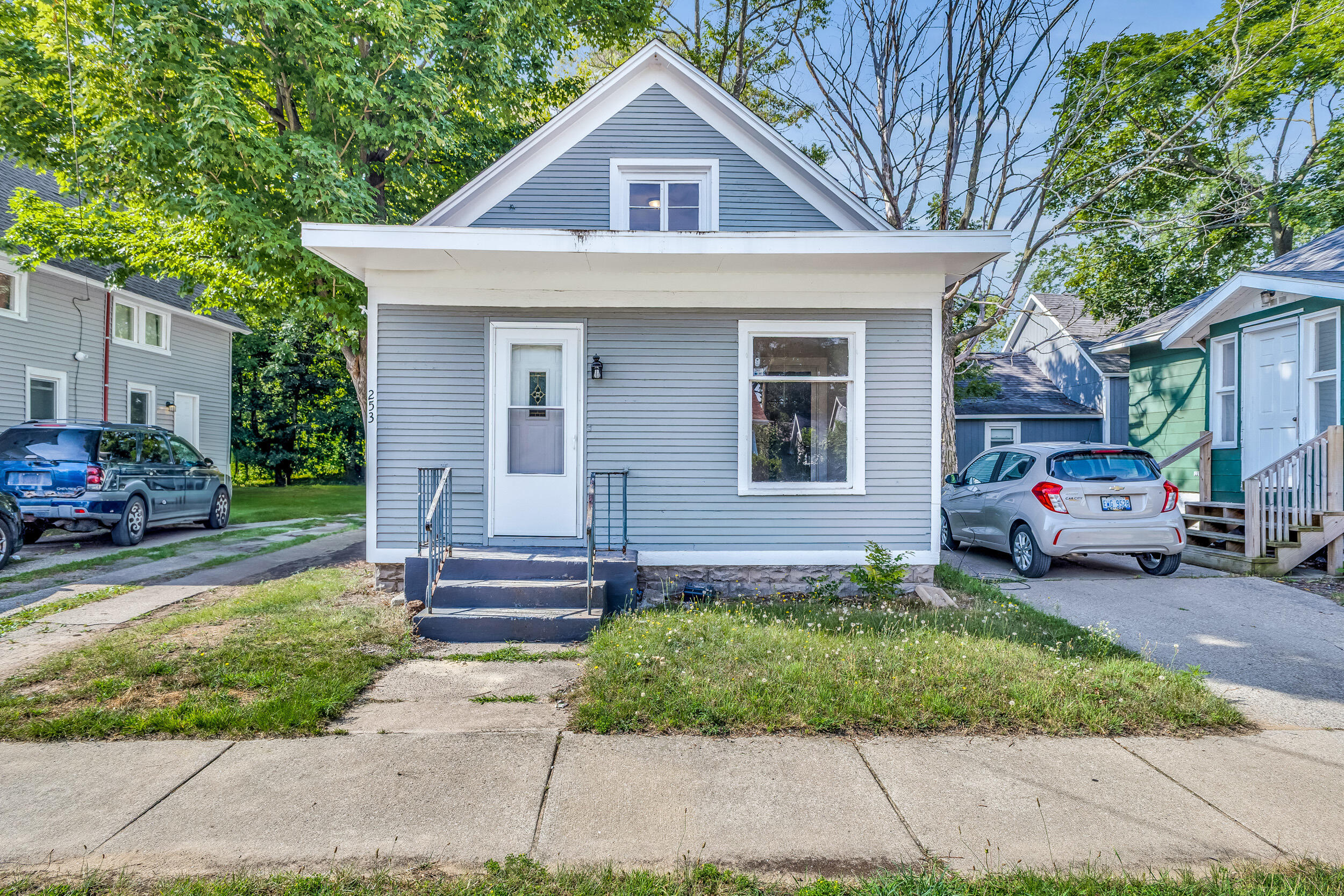 253 W Southern Avenue