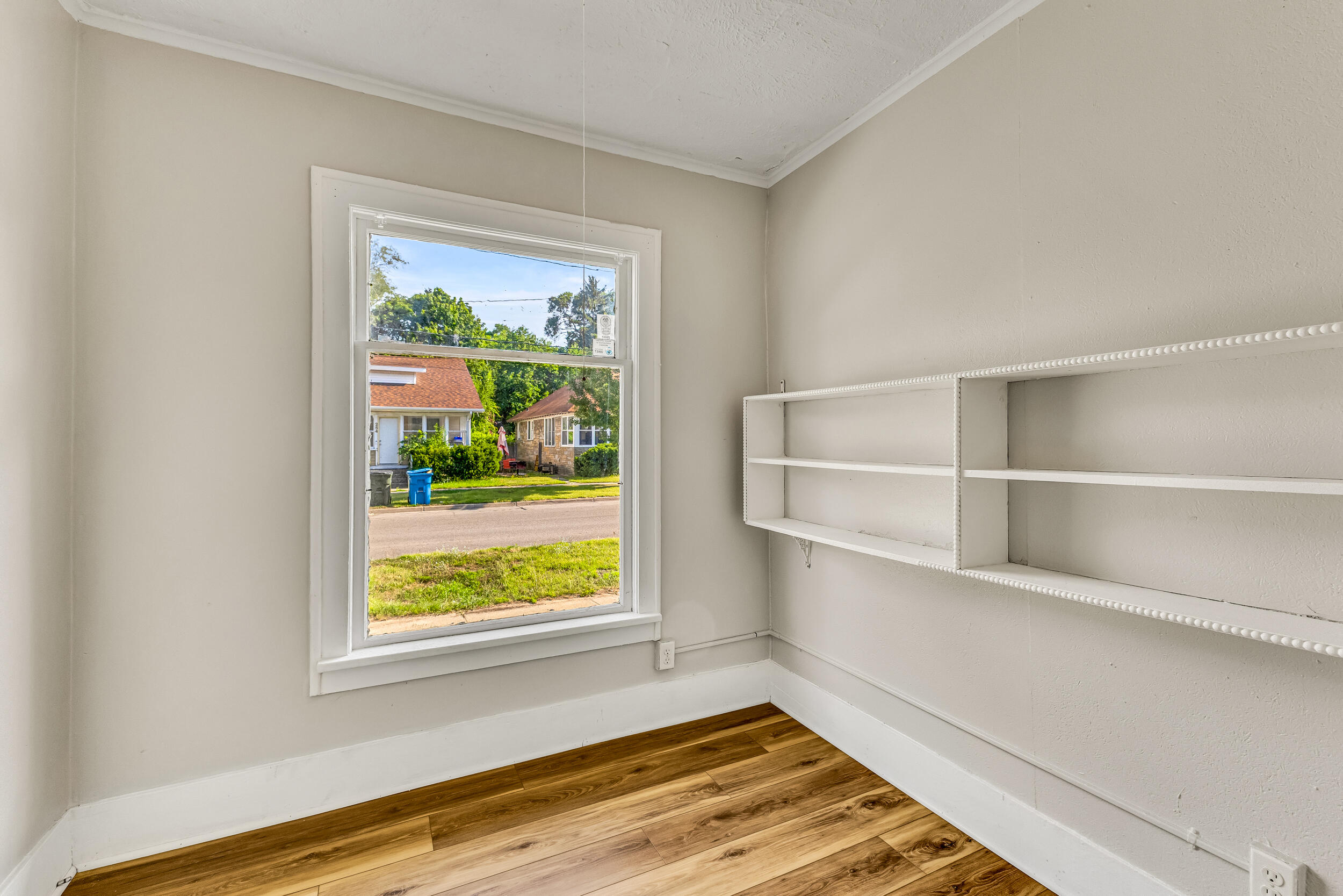 253 W Southern Avenue