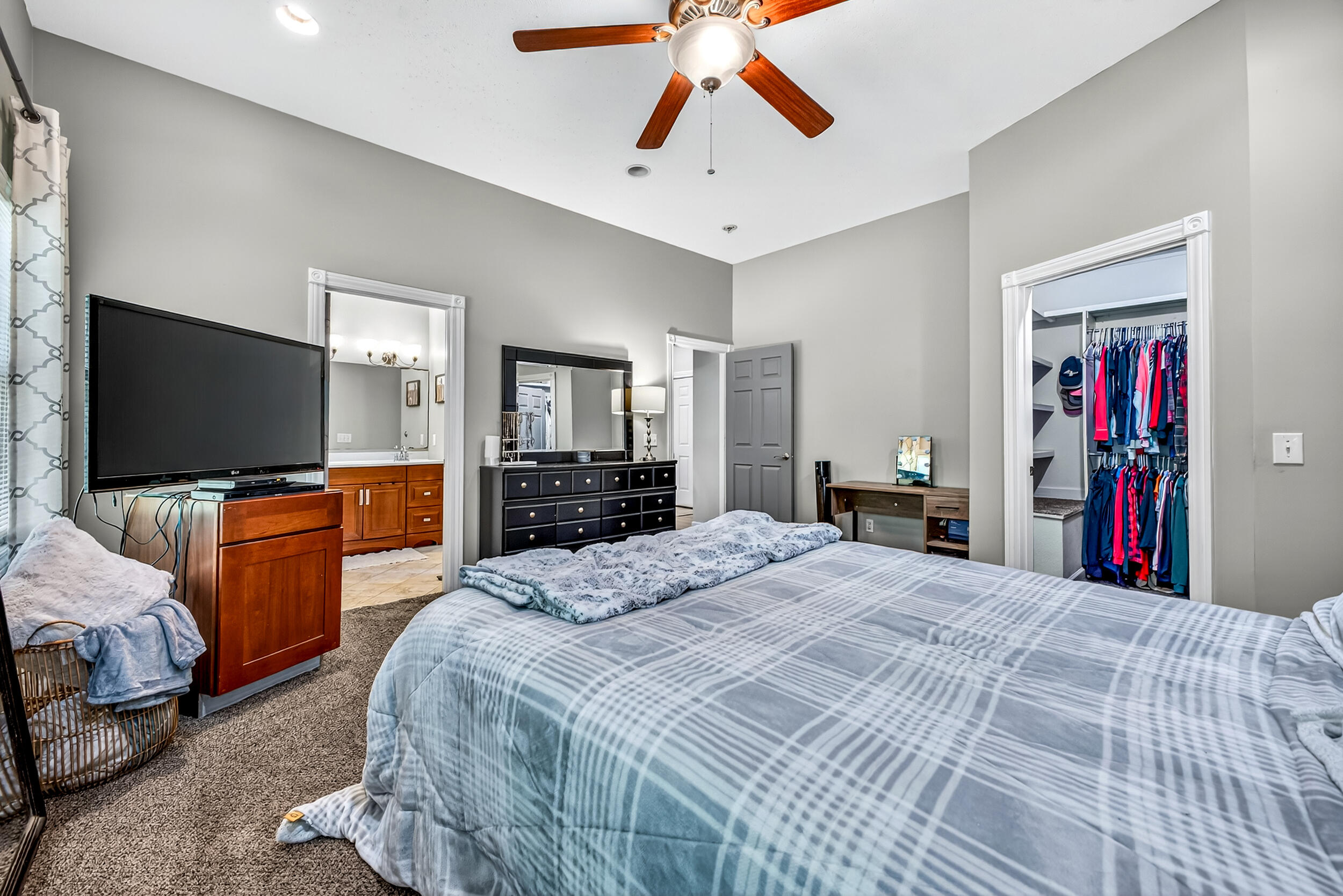 6472 Beverlyway Drive