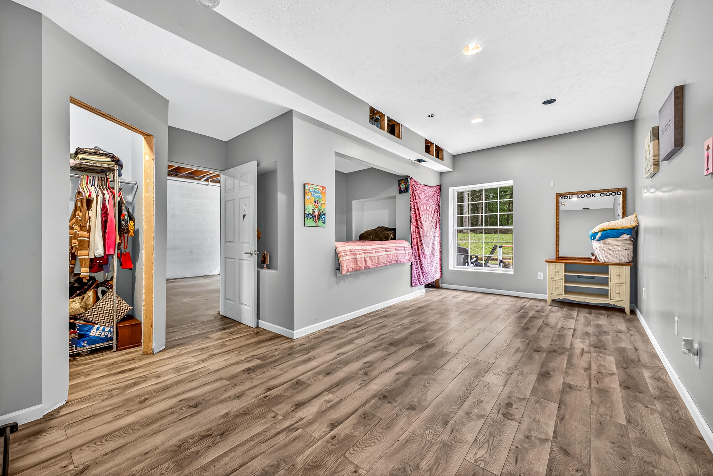 6472 Beverlyway Drive