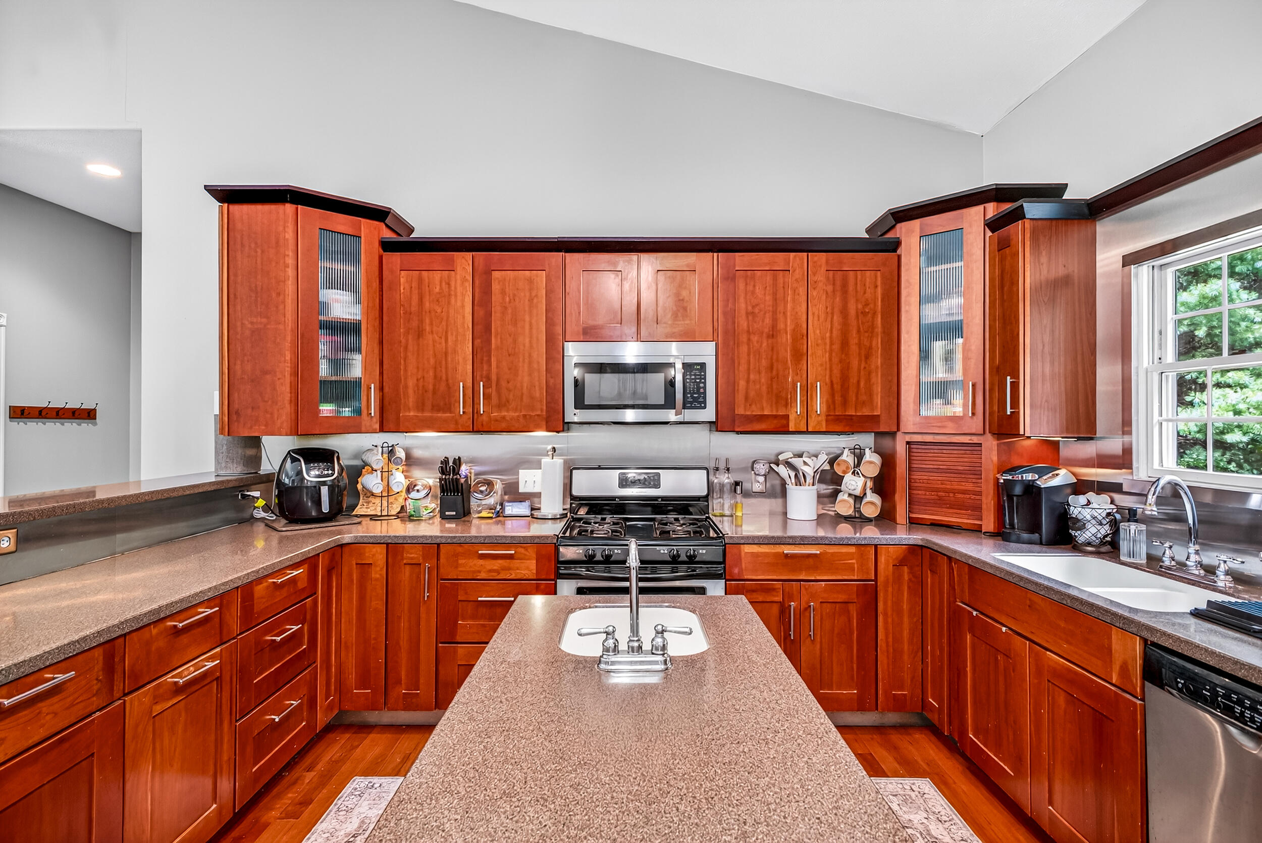 6472 Beverlyway Drive