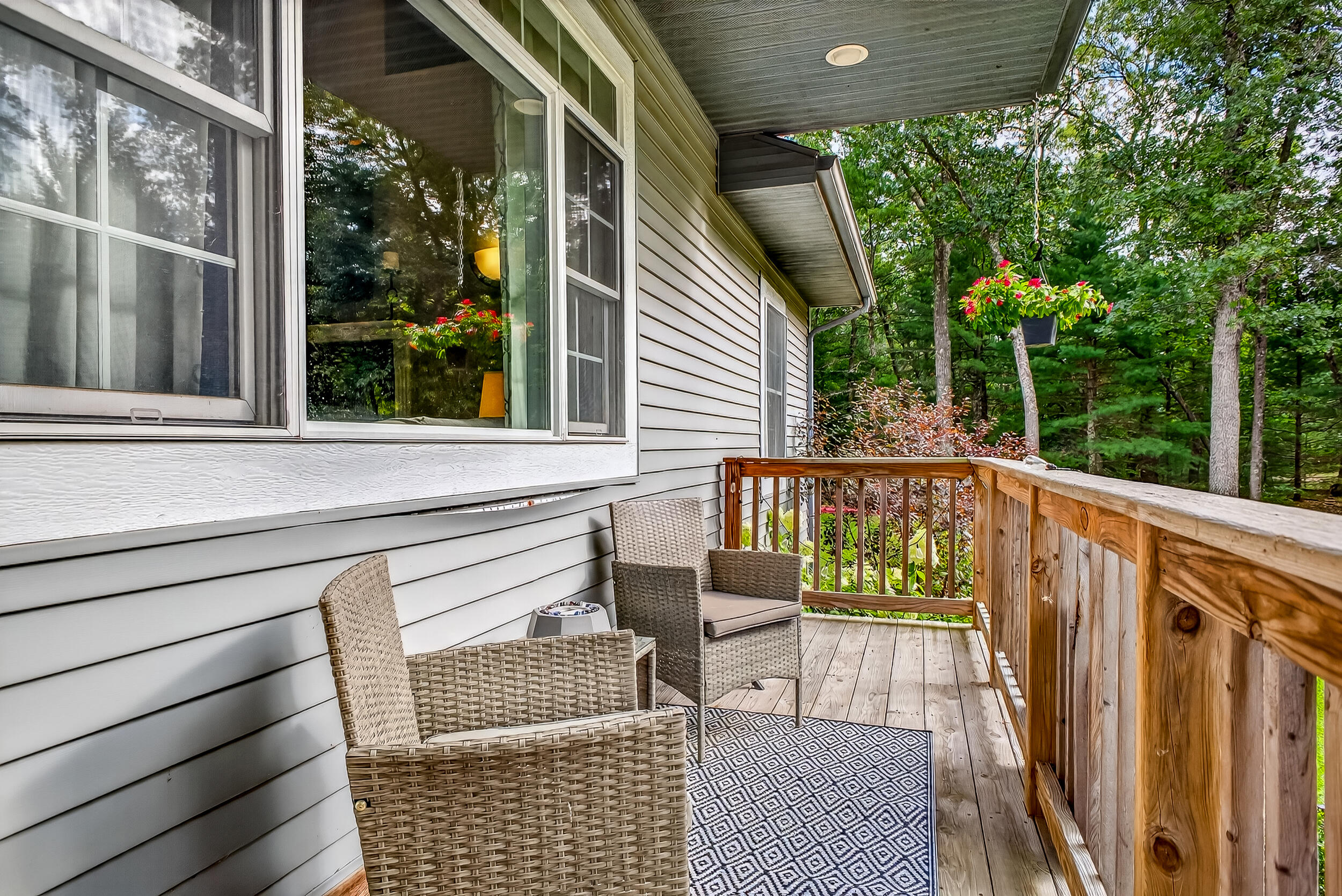 6472 Beverlyway Drive