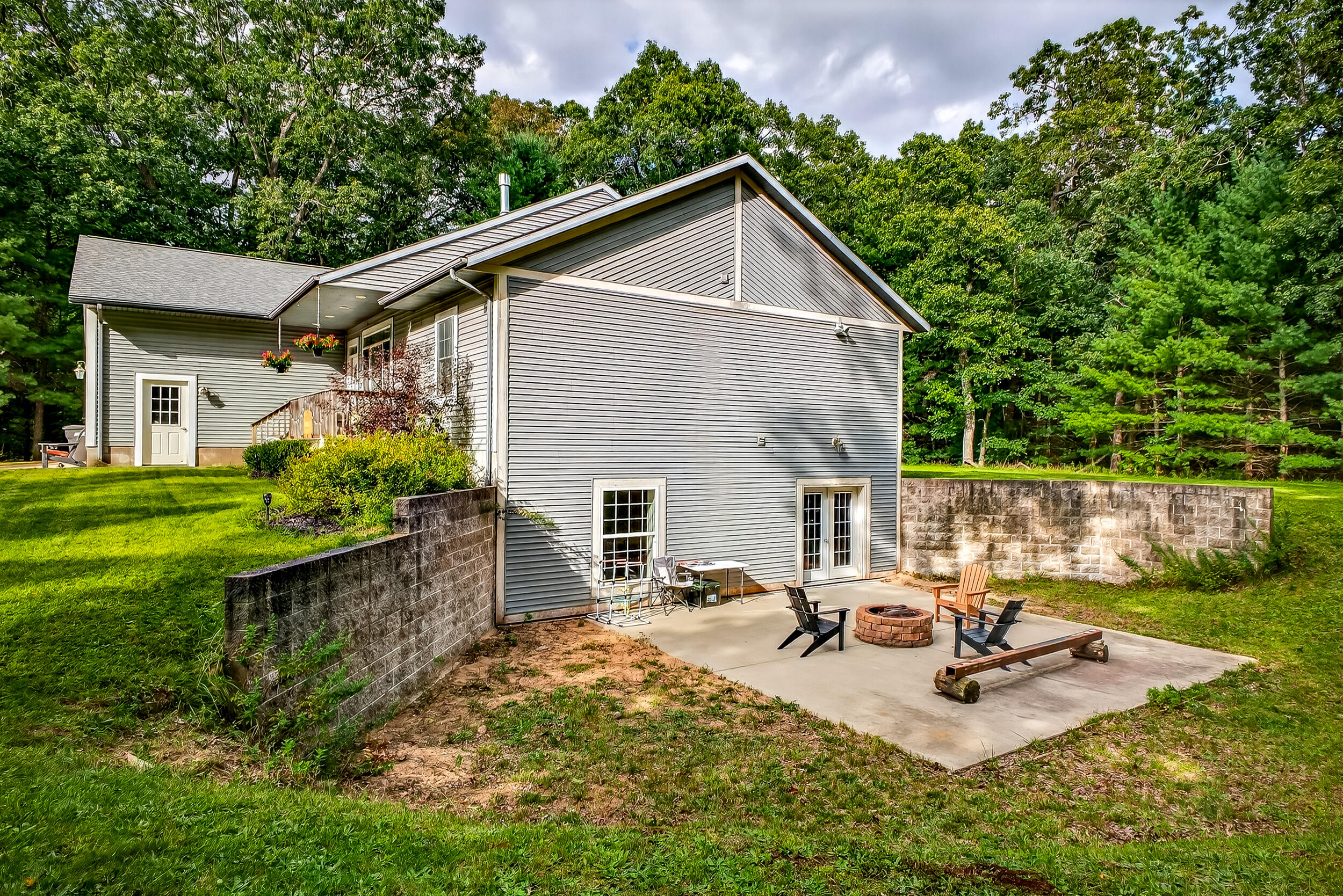 6472 Beverlyway Drive