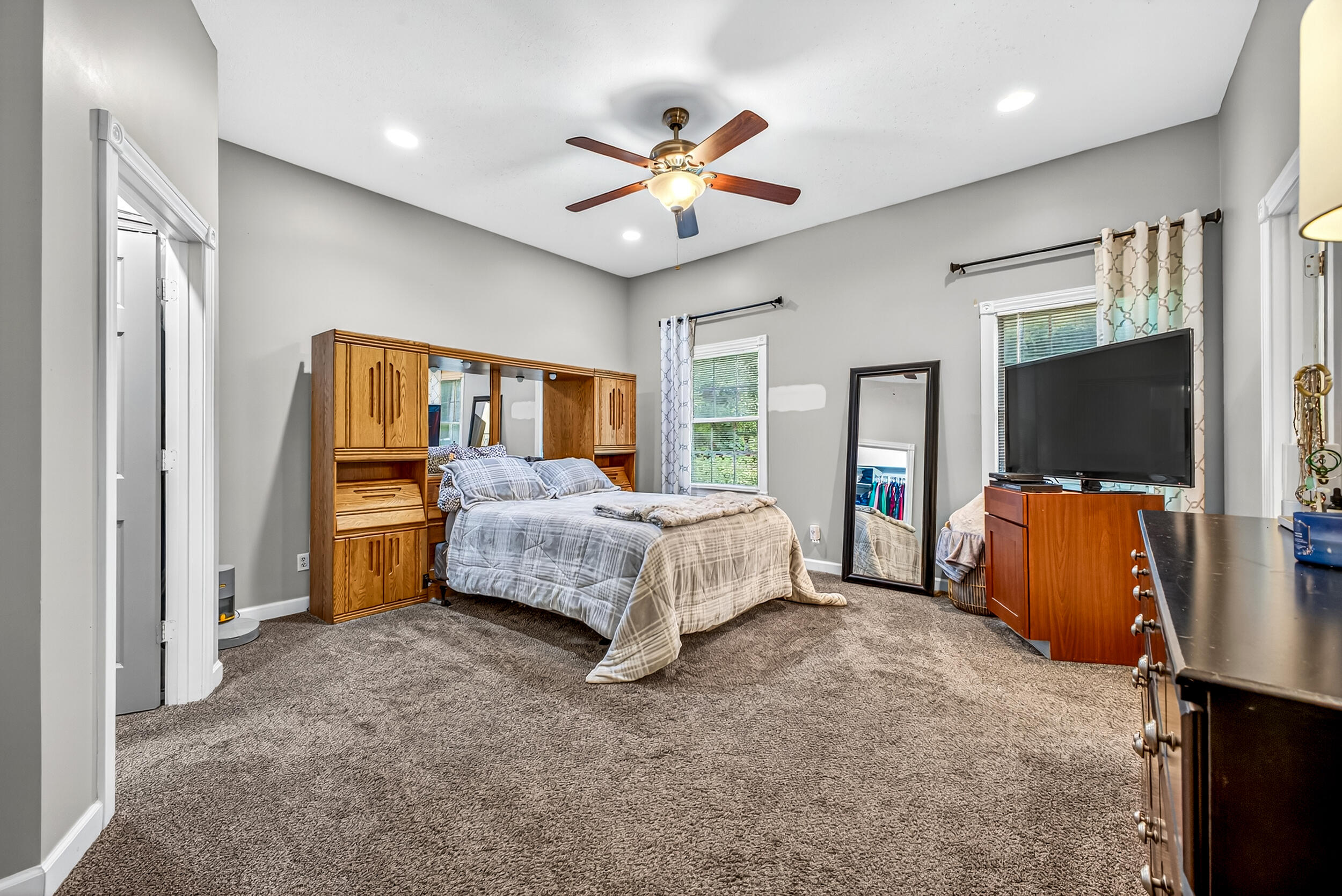 6472 Beverlyway Drive