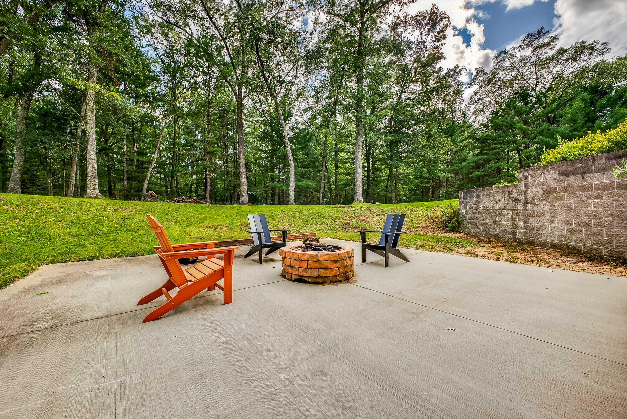 6472 Beverlyway Drive