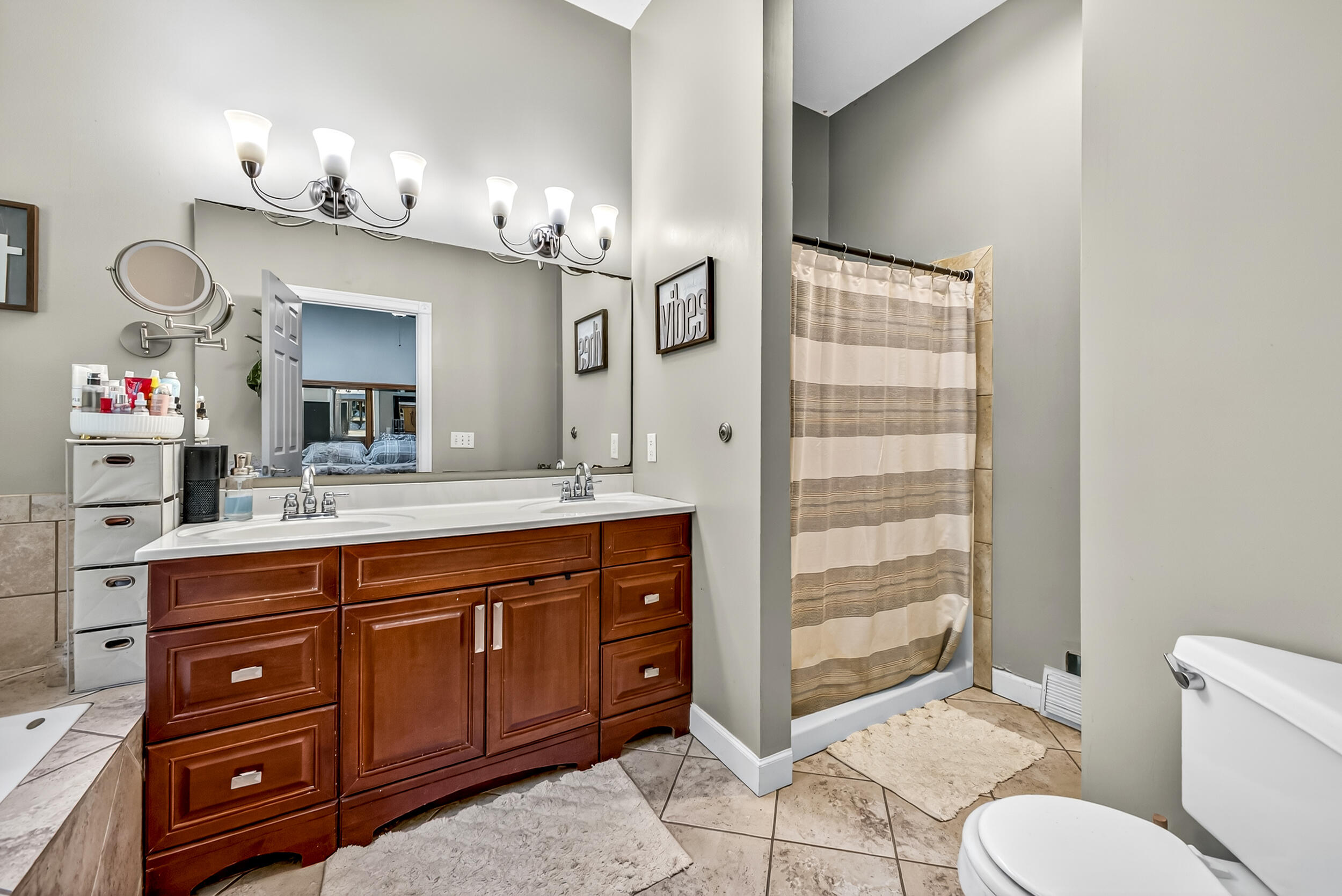 6472 Beverlyway Drive